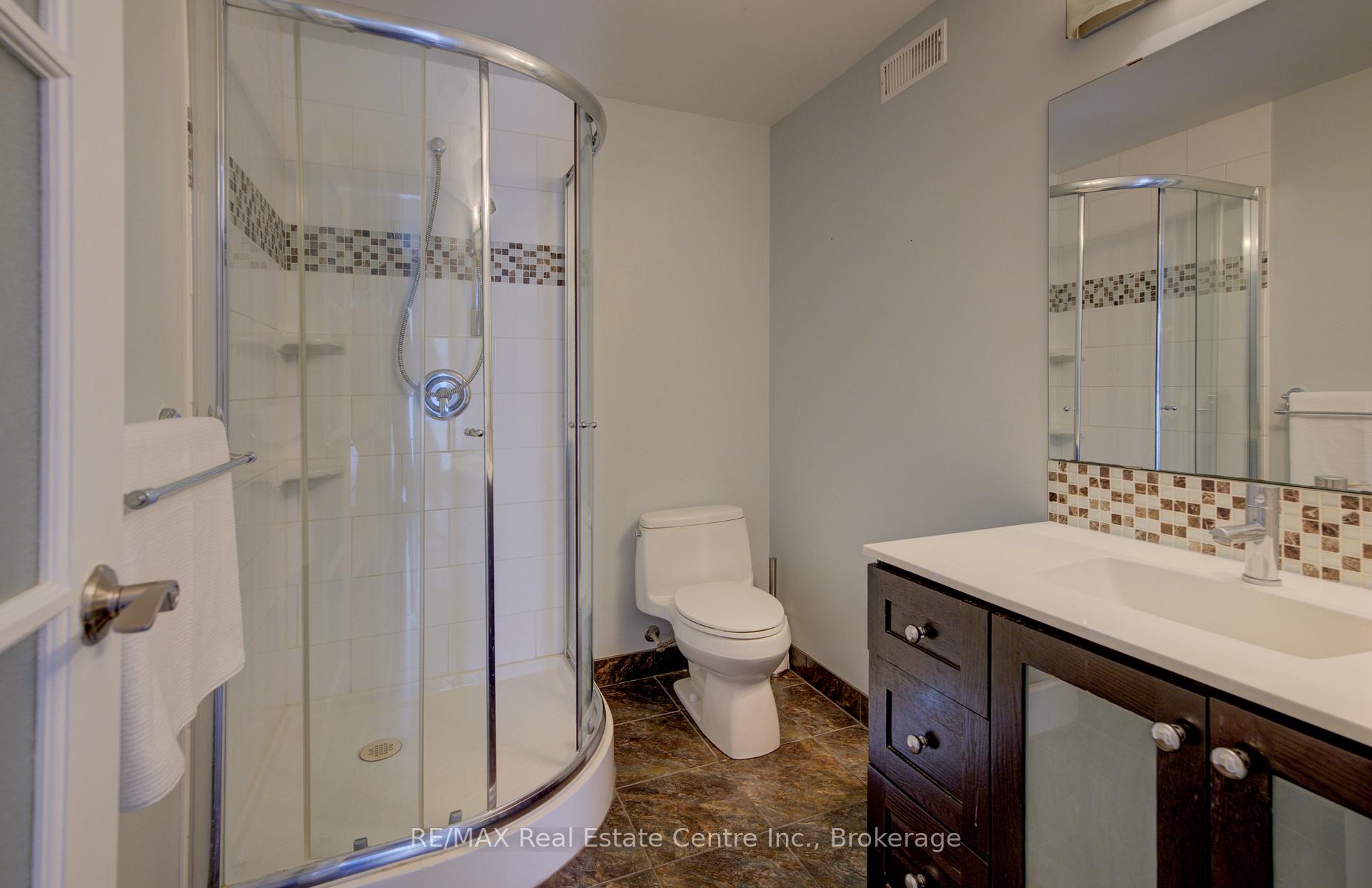Photo 23 of 120 Rennie Drive, Kitchener — HOMEH