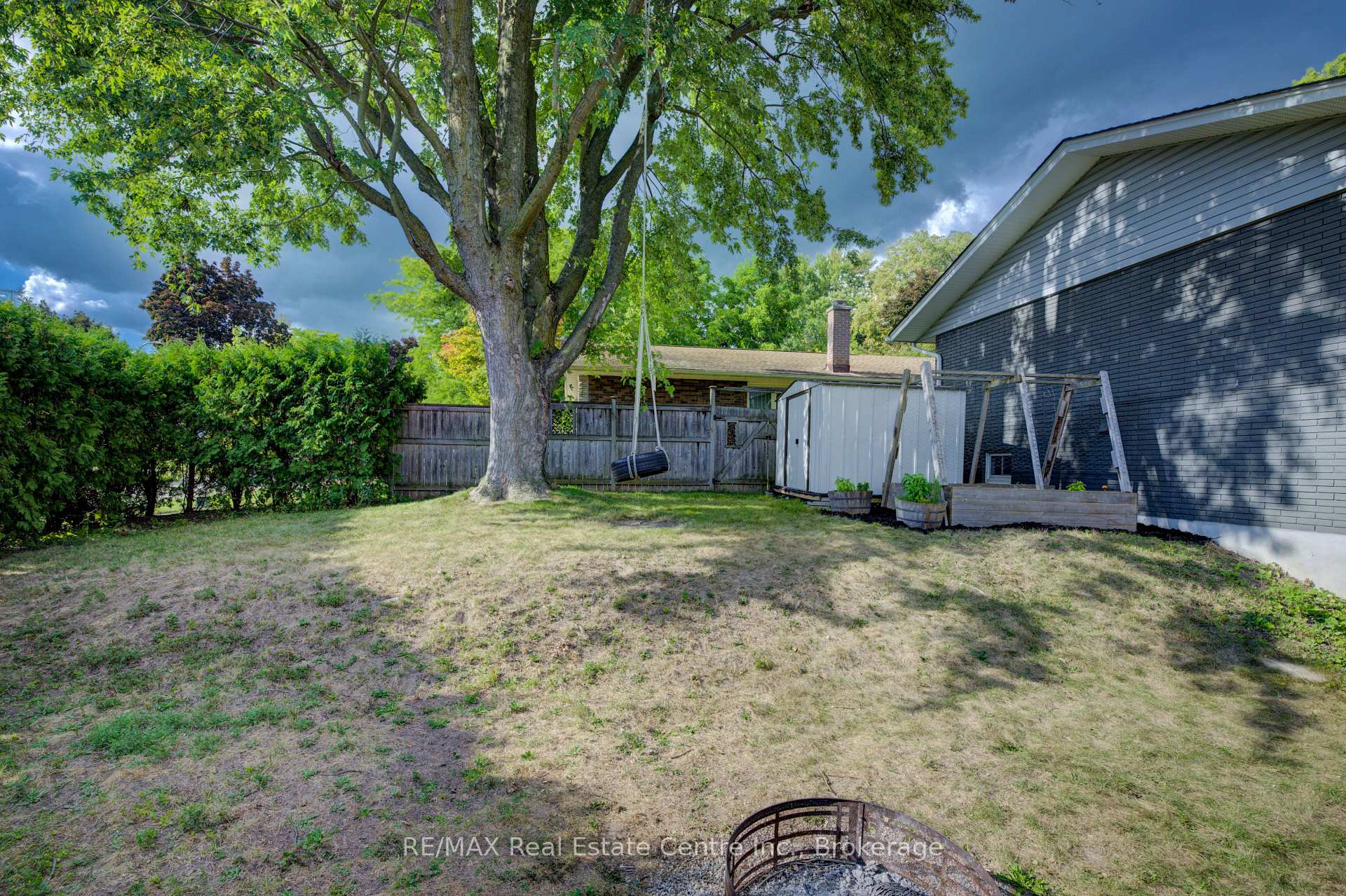 Photo 24 of 120 Rennie Drive, Kitchener — HOMEH