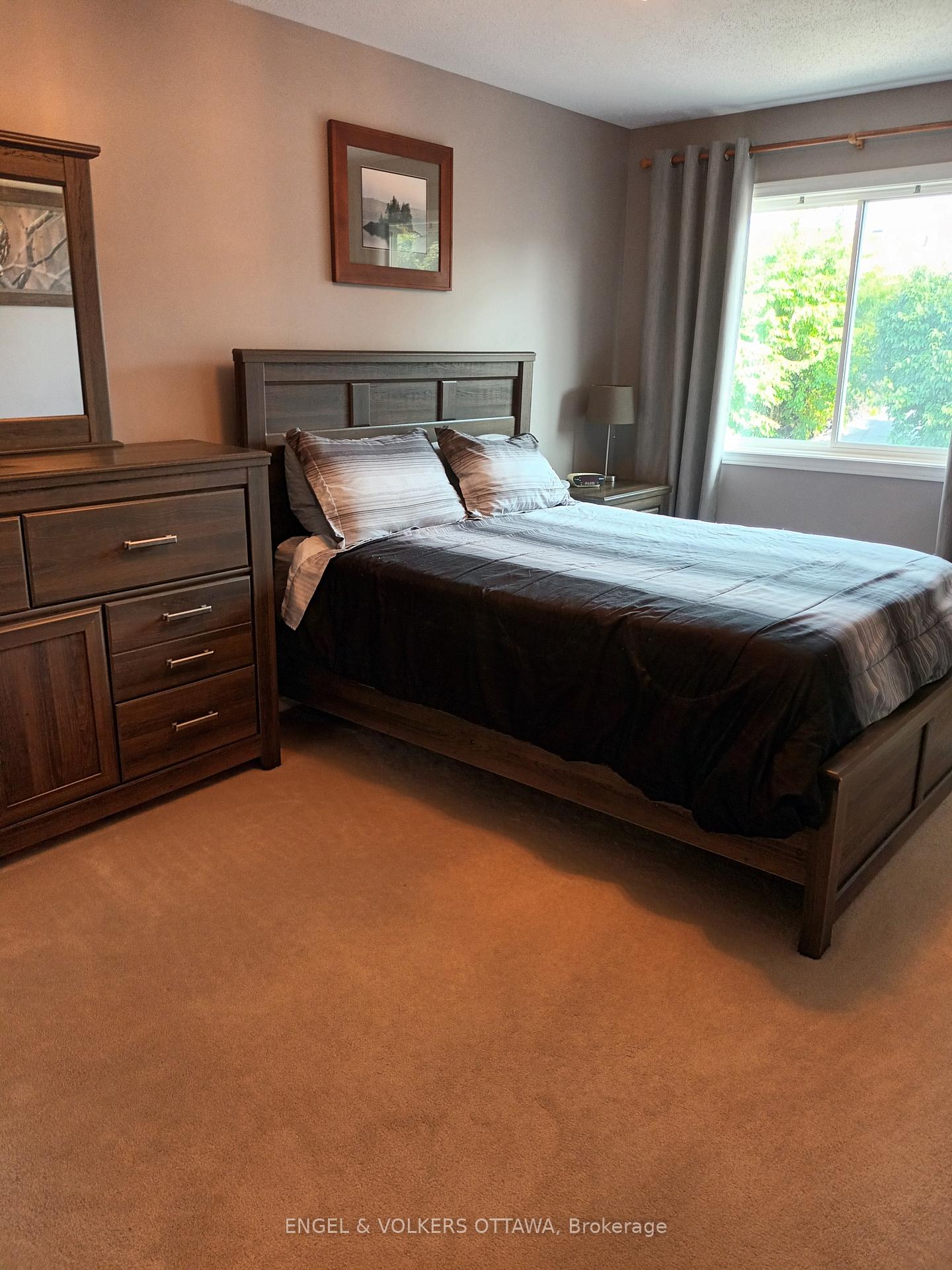 Photo 8 of 19 Milner Downs Crescent, Ottawa, Kanata - Emerald Meadows/Trailwest — HOMEH