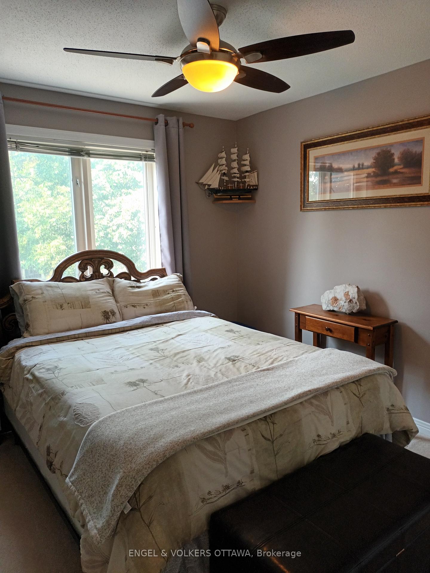 Photo 10 of 19 Milner Downs Crescent, Ottawa, Kanata - Emerald Meadows/Trailwest — HOMEH