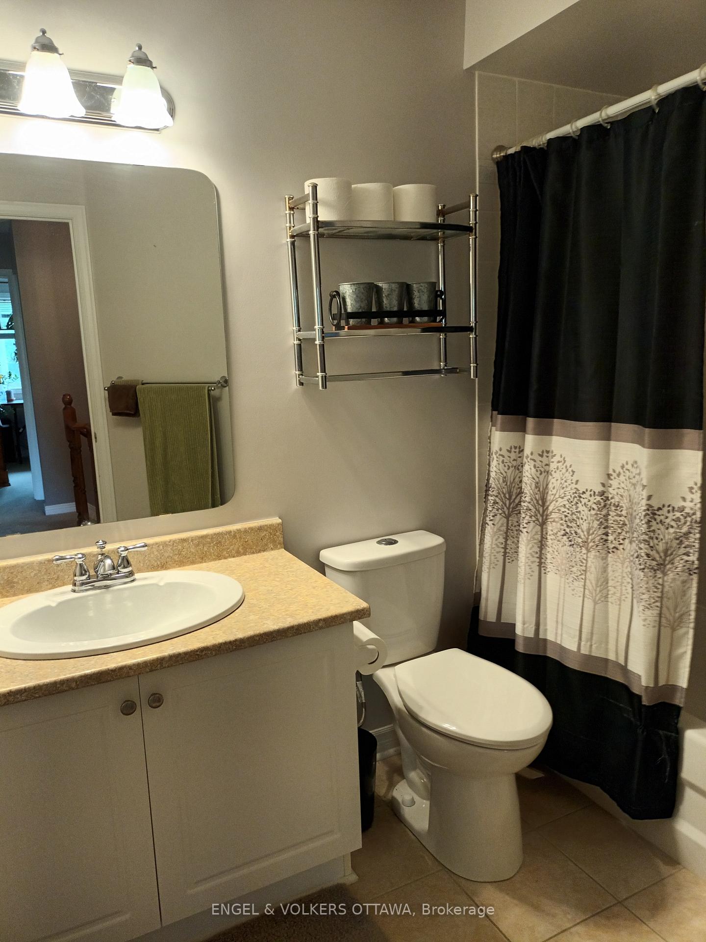 Photo 11 of 19 Milner Downs Crescent, Ottawa, Kanata - Emerald Meadows/Trailwest — HOMEH