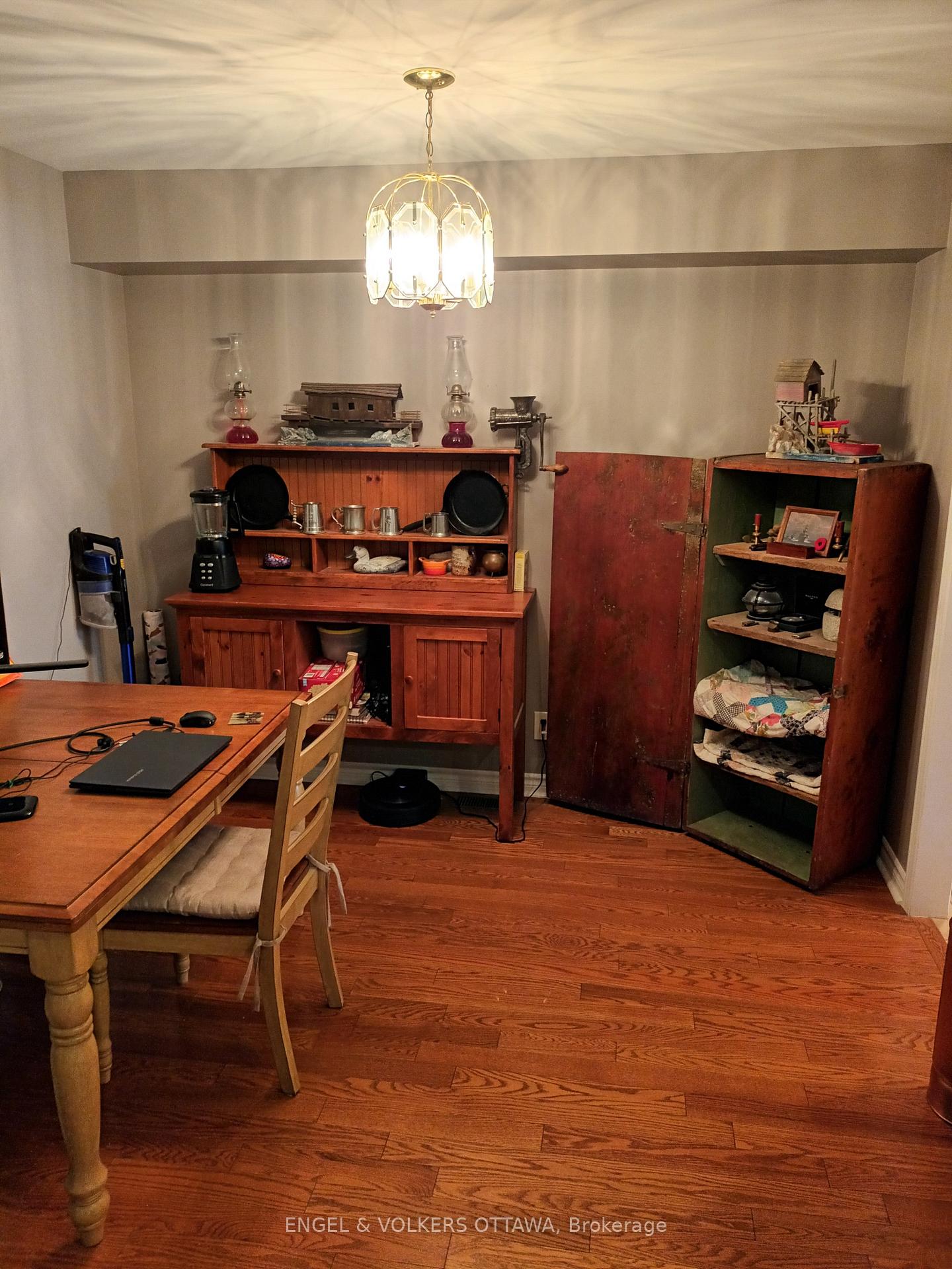 Photo 14 of 19 Milner Downs Crescent, Ottawa, Kanata - Emerald Meadows/Trailwest — HOMEH