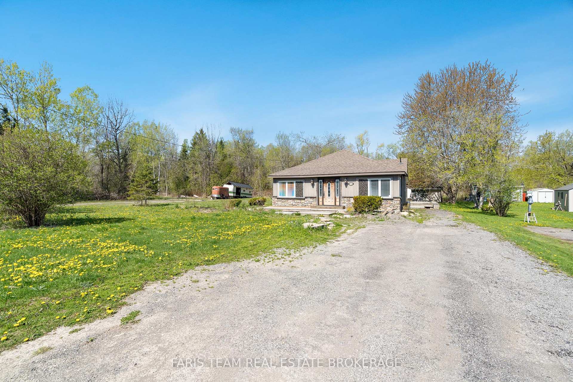 Photo 3 of 1042 Cameron Street, Innisfil, Rural Innisfil — HOMEH