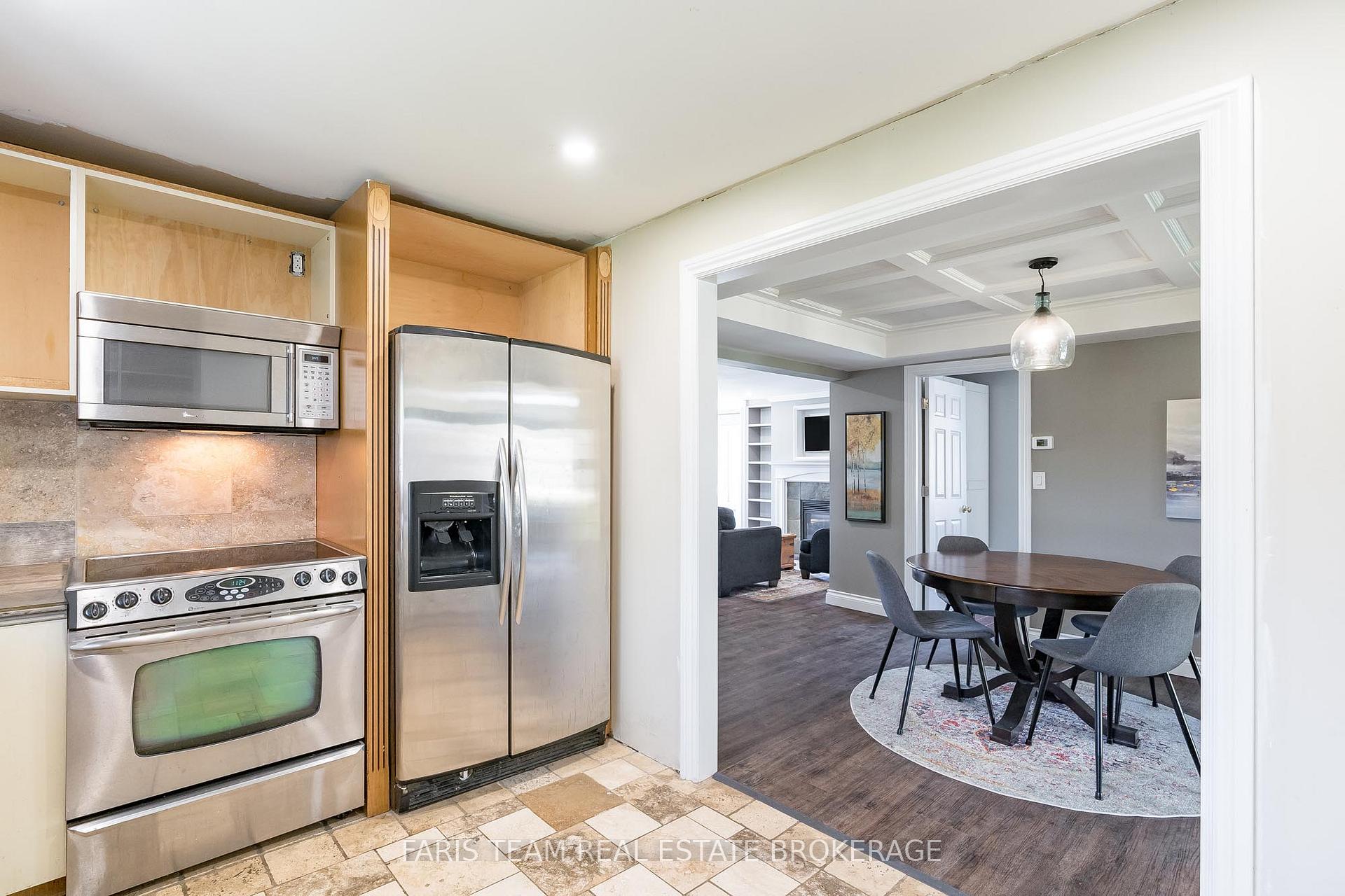 Photo 6 of 1042 Cameron Street, Innisfil, Rural Innisfil — HOMEH