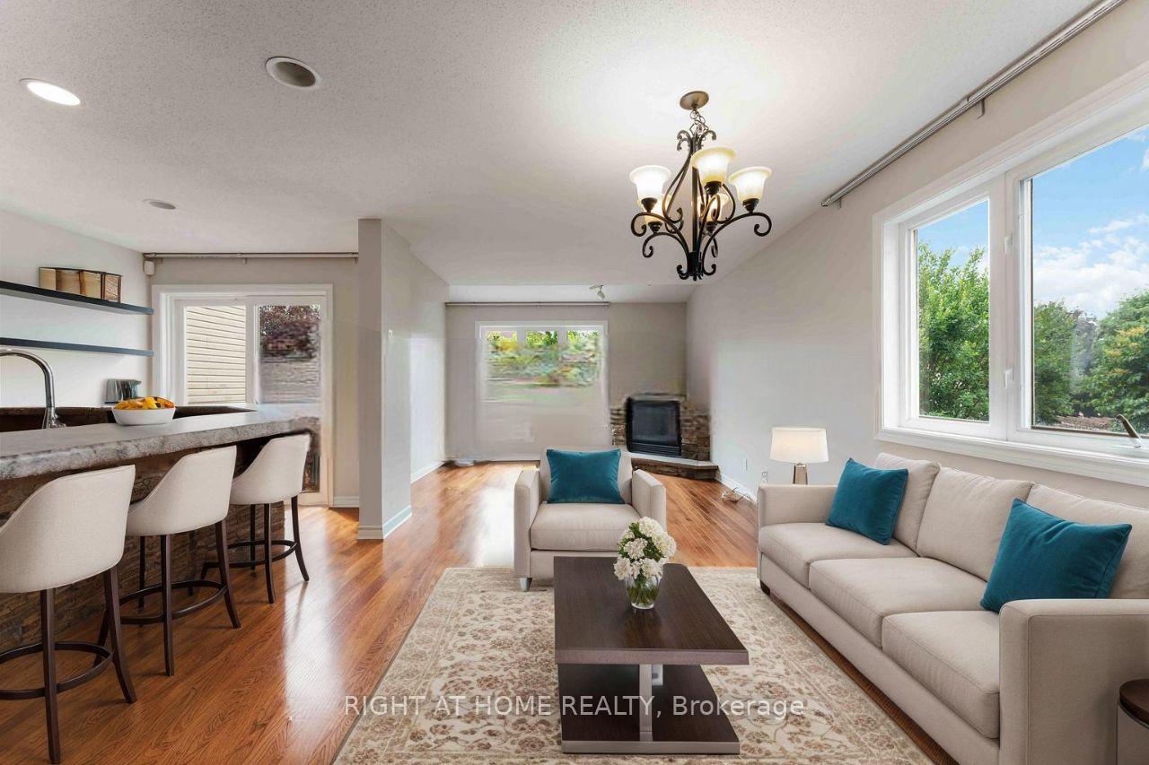 Photo 4 of 218 Tandalee Crescent, Ottawa, Kanata - Emerald Meadows/Trailwest — HOMEH