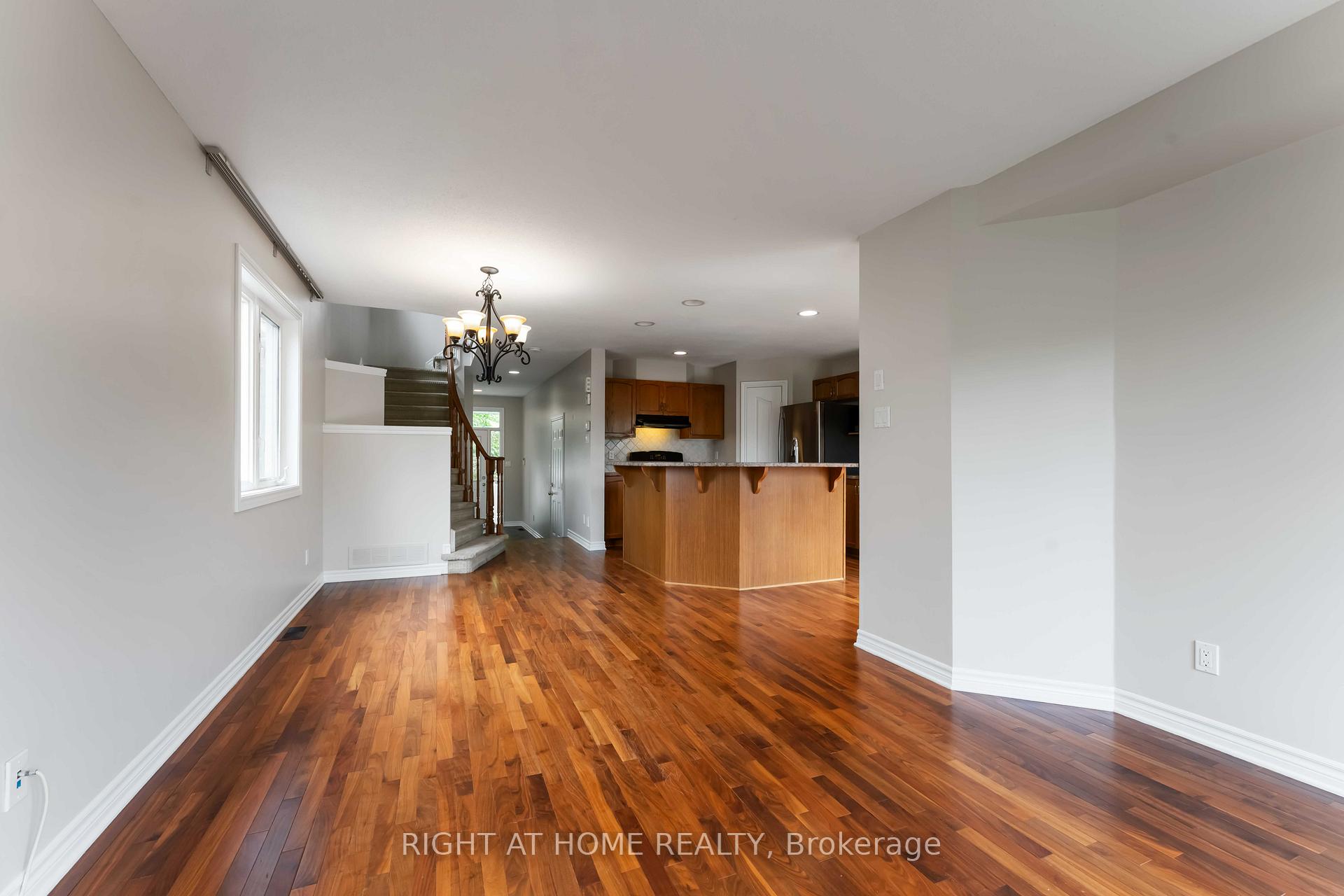 Photo 11 of 218 Tandalee Crescent, Ottawa, Kanata - Emerald Meadows/Trailwest — HOMEH