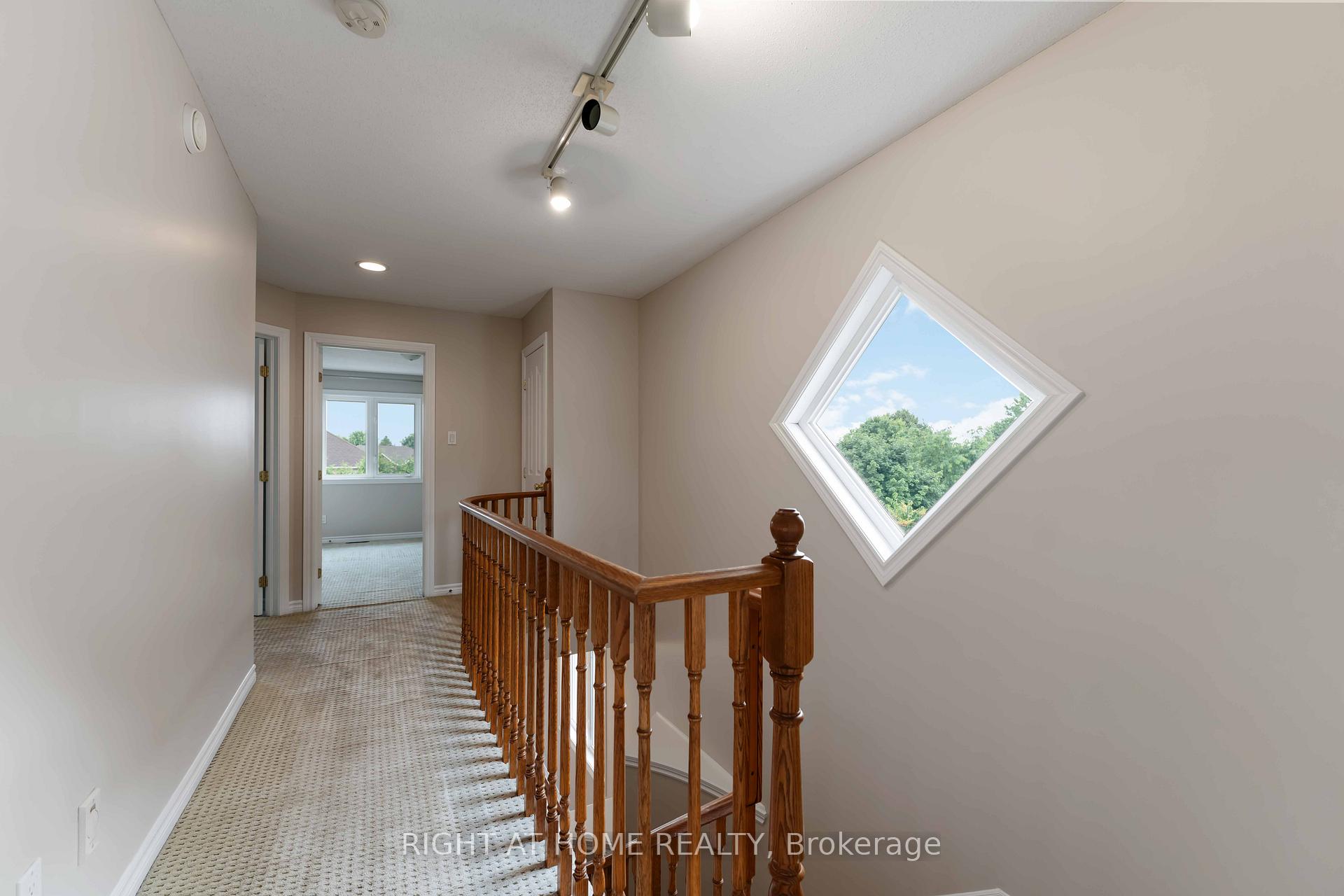 Photo 13 of 218 Tandalee Crescent, Ottawa, Kanata - Emerald Meadows/Trailwest — HOMEH