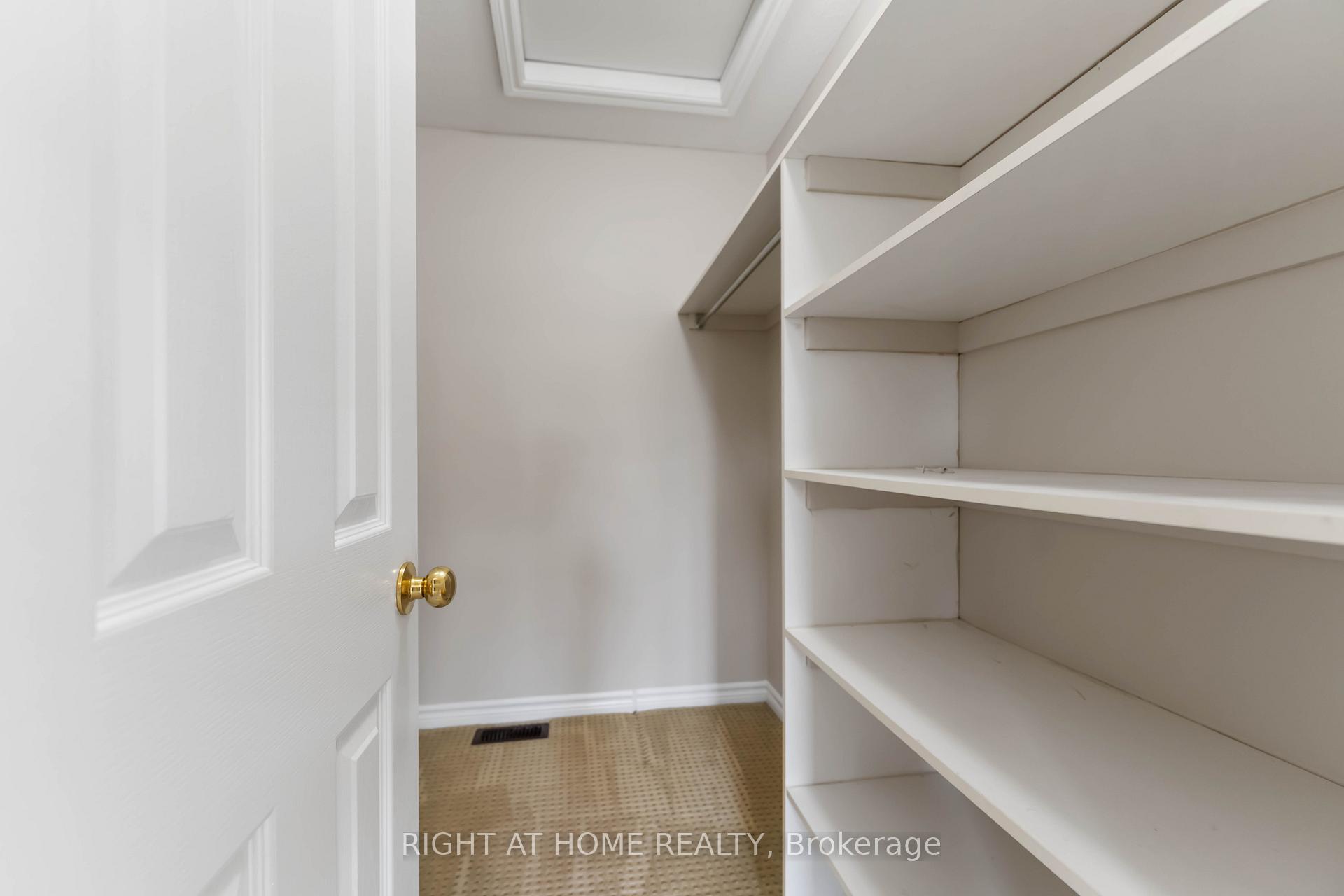 Photo 16 of 218 Tandalee Crescent, Ottawa, Kanata - Emerald Meadows/Trailwest — HOMEH
