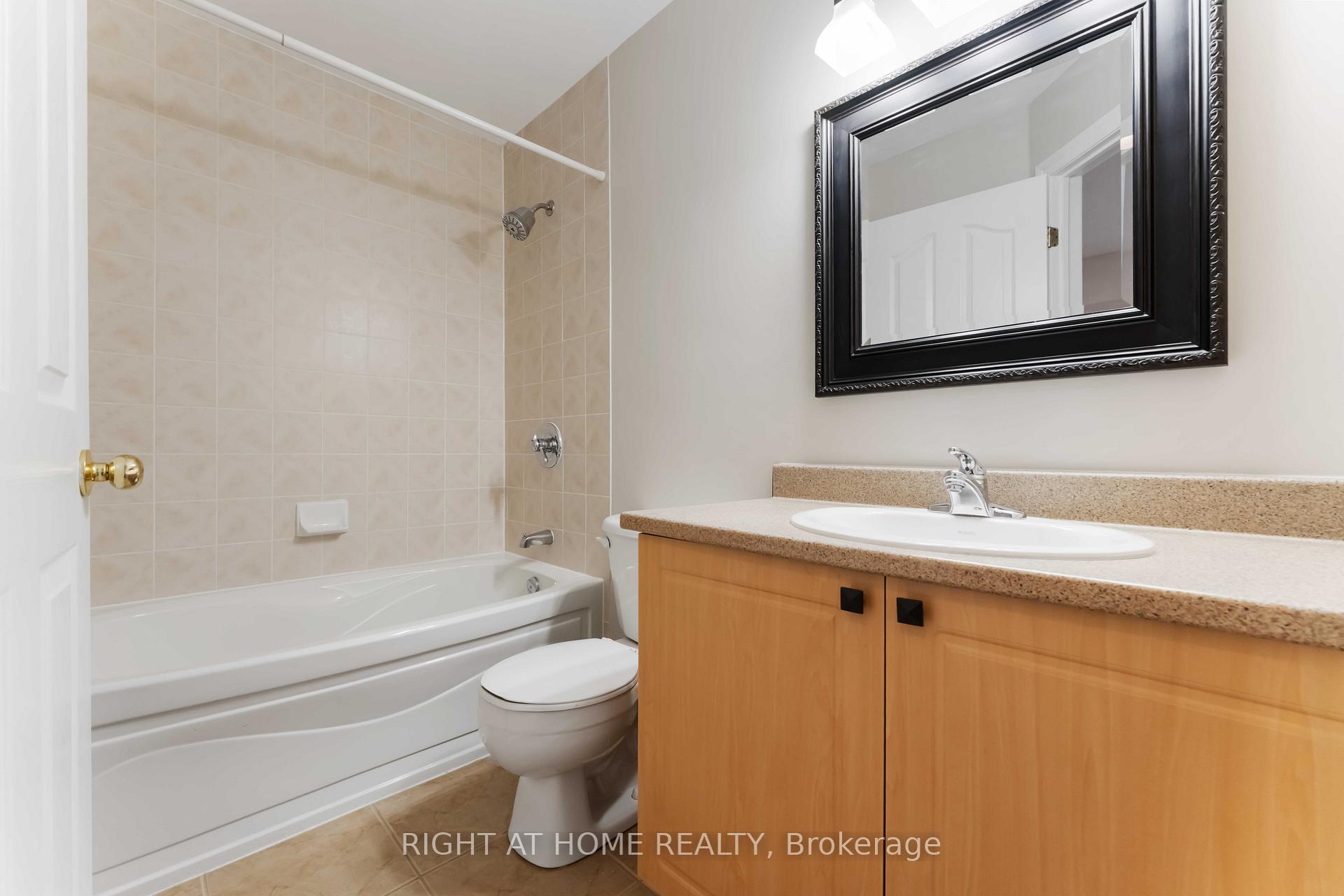 Photo 18 of 218 Tandalee Crescent, Ottawa, Kanata - Emerald Meadows/Trailwest — HOMEH
