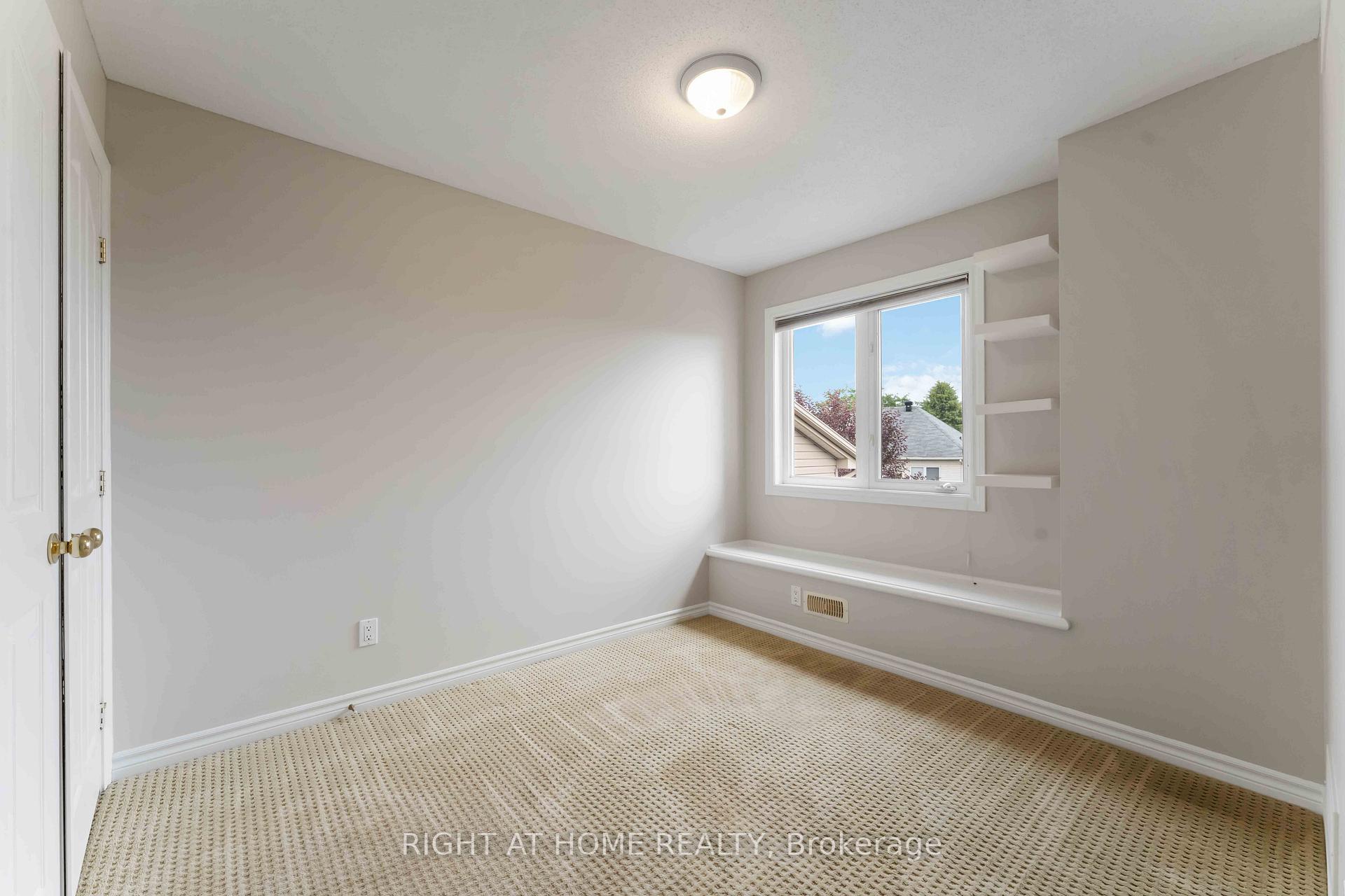 Photo 19 of 218 Tandalee Crescent, Ottawa, Kanata - Emerald Meadows/Trailwest — HOMEH