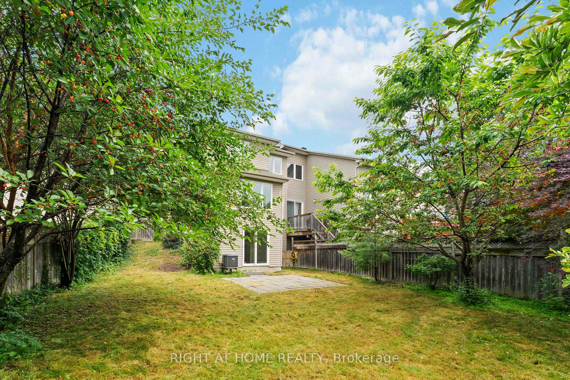 Photo 30 of 218 Tandalee Crescent, Ottawa, Kanata - Emerald Meadows/Trailwest — HOMEH