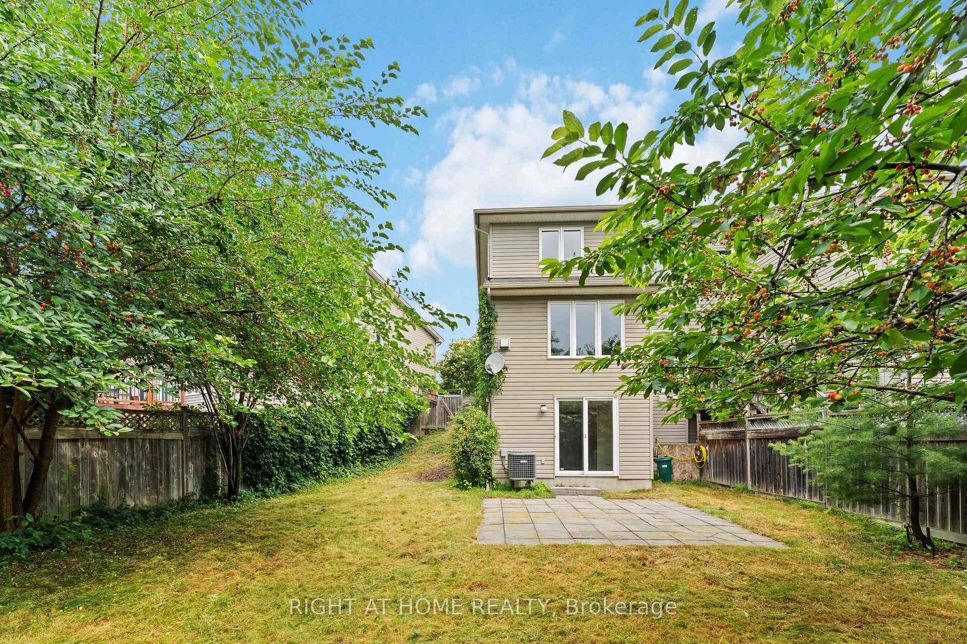 Photo 31 of 218 Tandalee Crescent, Ottawa, Kanata - Emerald Meadows/Trailwest — HOMEH