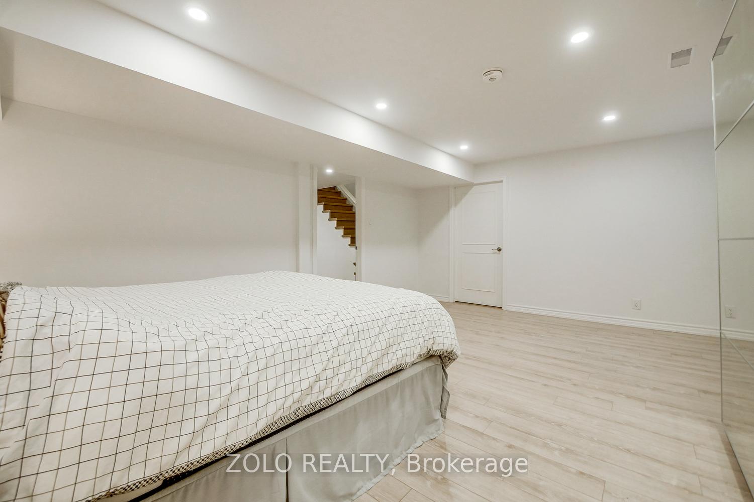 Photo 4 of Unit Lower, 62 Julia Street, Markham, Thornhill — HOMEH