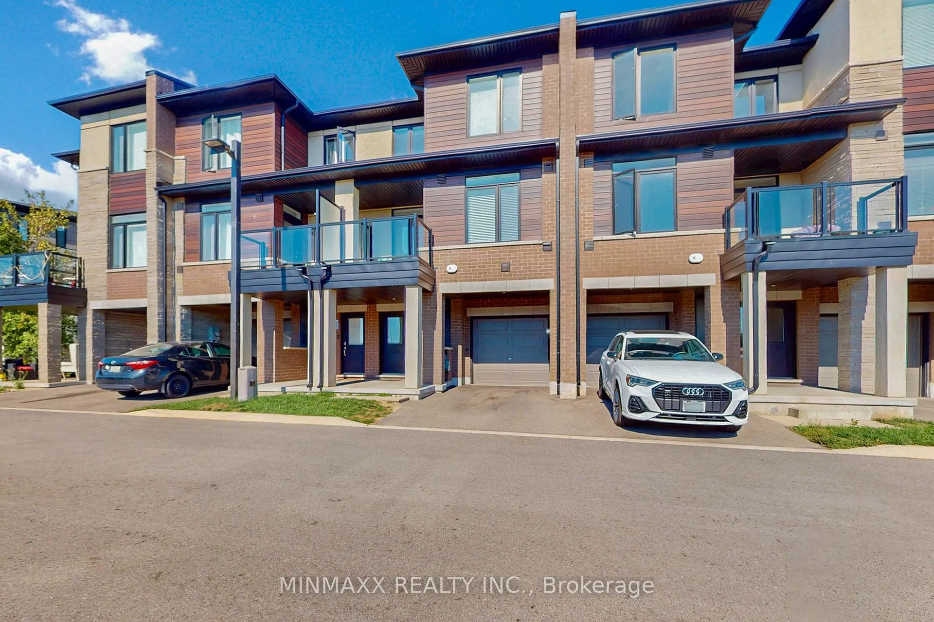 Front of Unit 59, 590 North Service Road