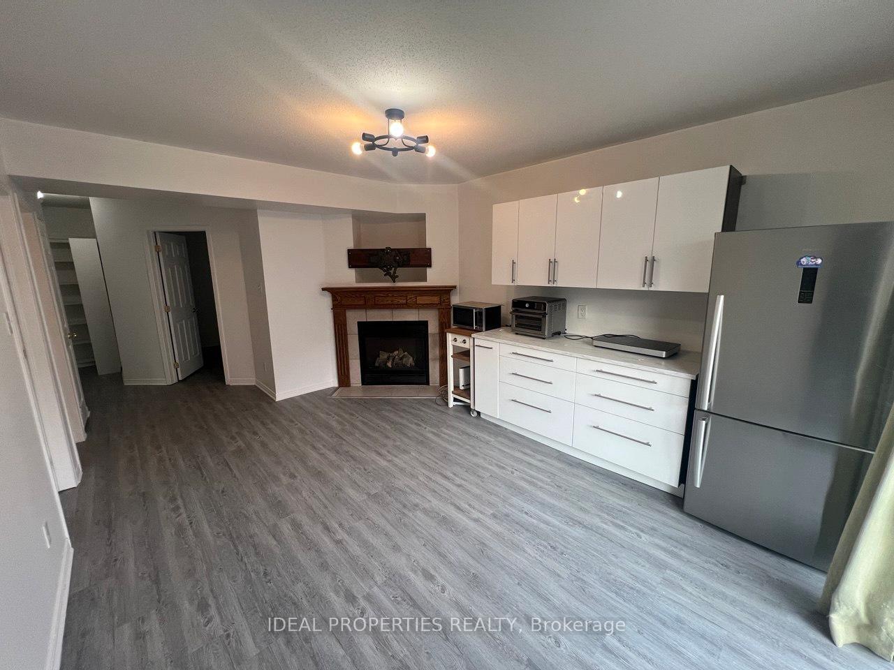 Photo 3 of Unit B, 19 Castle Glen Crescent, Ottawa, Kanata - Glencairn/Hazeldean — HOMEH