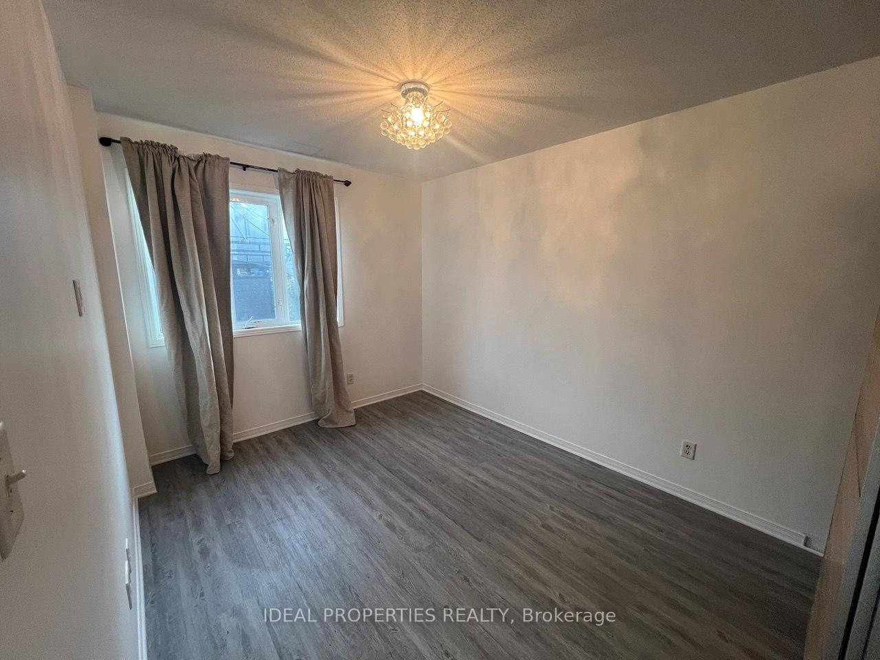 Photo 6 of Unit B, 19 Castle Glen Crescent, Ottawa, Kanata - Glencairn/Hazeldean — HOMEH