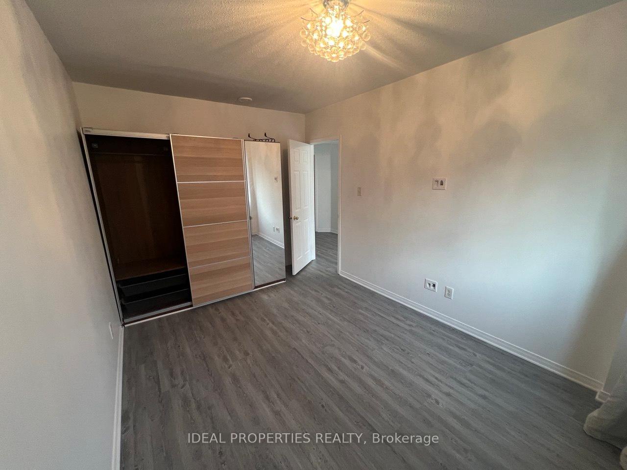 Photo 7 of Unit B, 19 Castle Glen Crescent, Ottawa, Kanata - Glencairn/Hazeldean — HOMEH