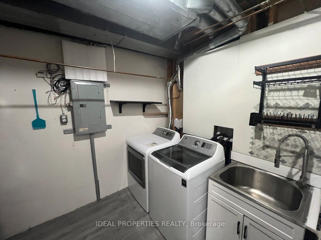 Photo 11 of Unit B, 19 Castle Glen Crescent, Ottawa, Kanata - Glencairn/Hazeldean — HOMEH