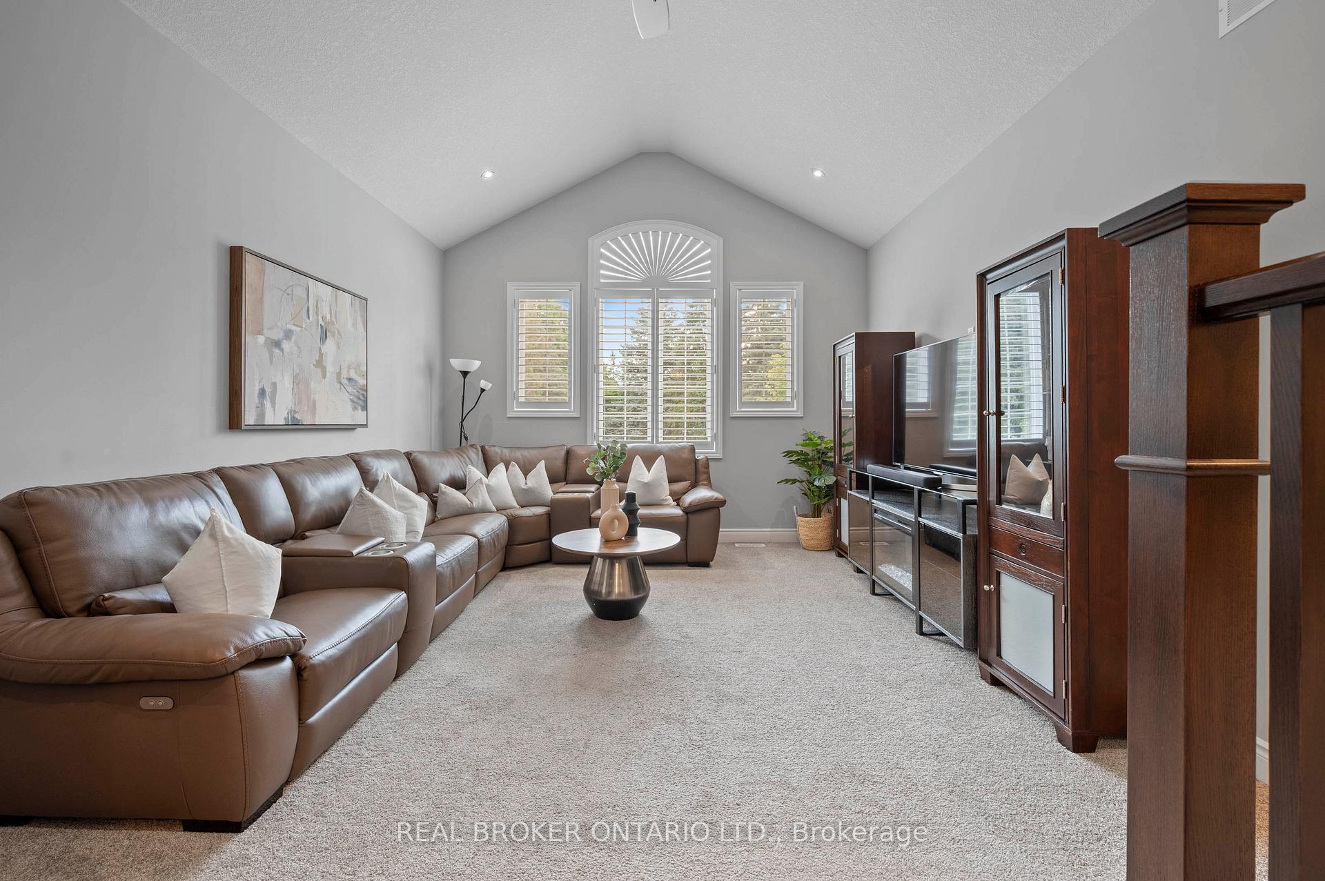 Photo 20 of 70 Pioneer Tower Road, Kitchener — HOMEH