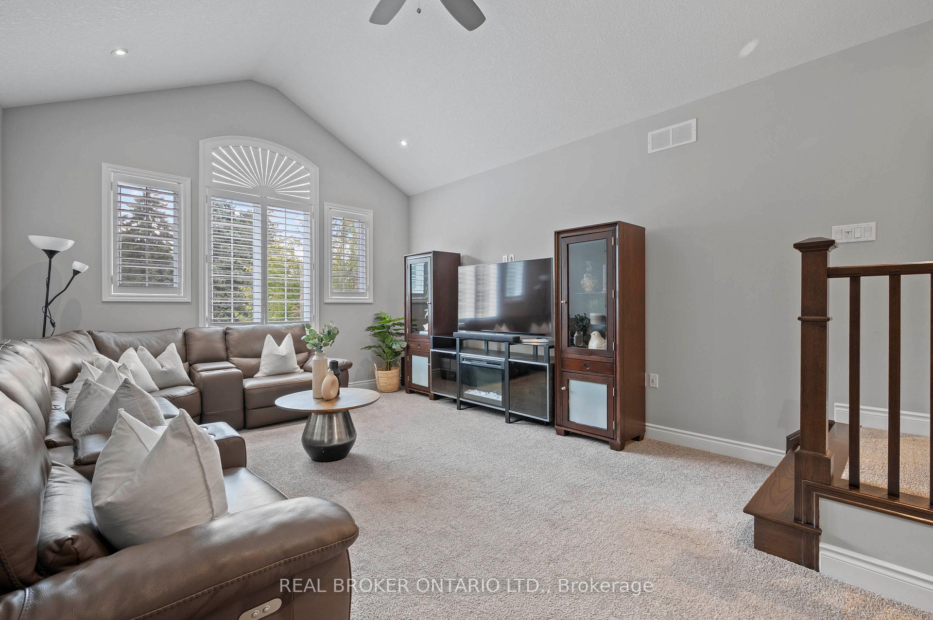 Photo 21 of 70 Pioneer Tower Road, Kitchener — HOMEH