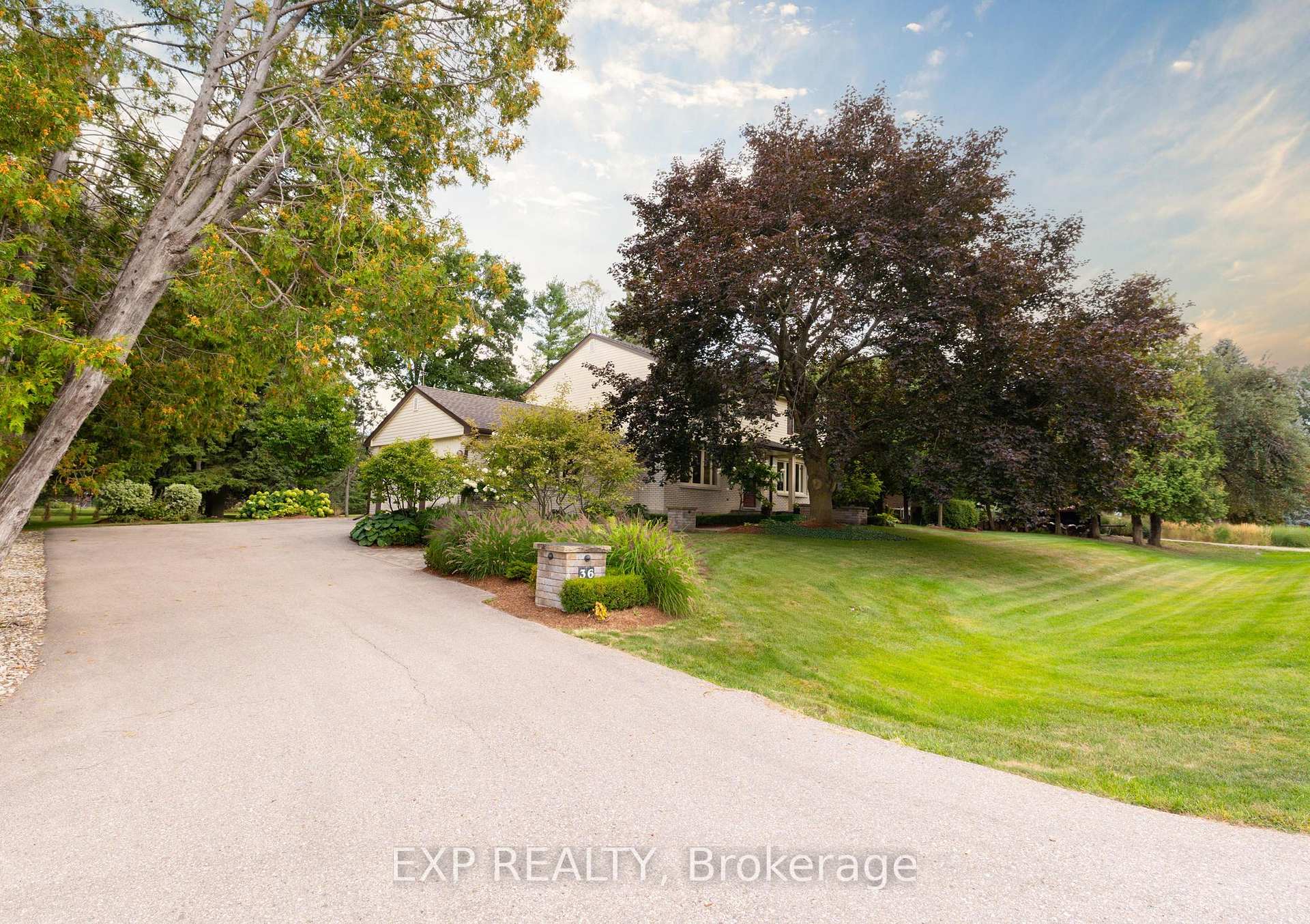 Photo 2 of 36 Marquette Drive, Kitchener — HOMEH