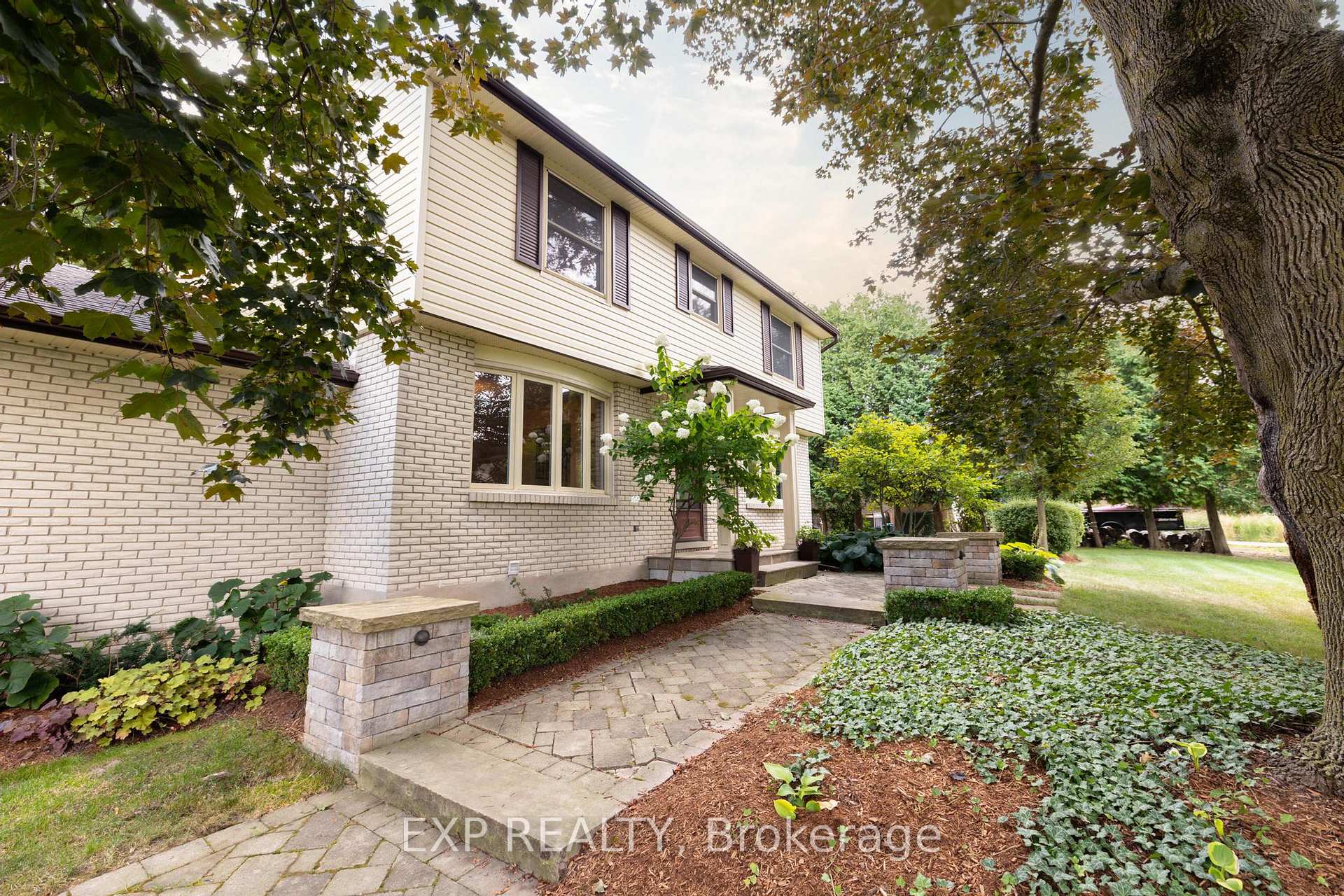 Photo 3 of 36 Marquette Drive, Kitchener — HOMEH