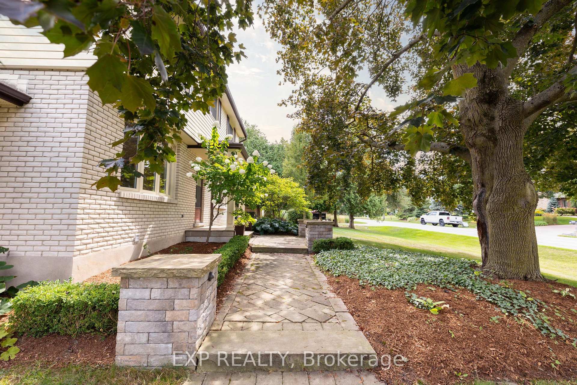 Photo 4 of 36 Marquette Drive, Kitchener — HOMEH