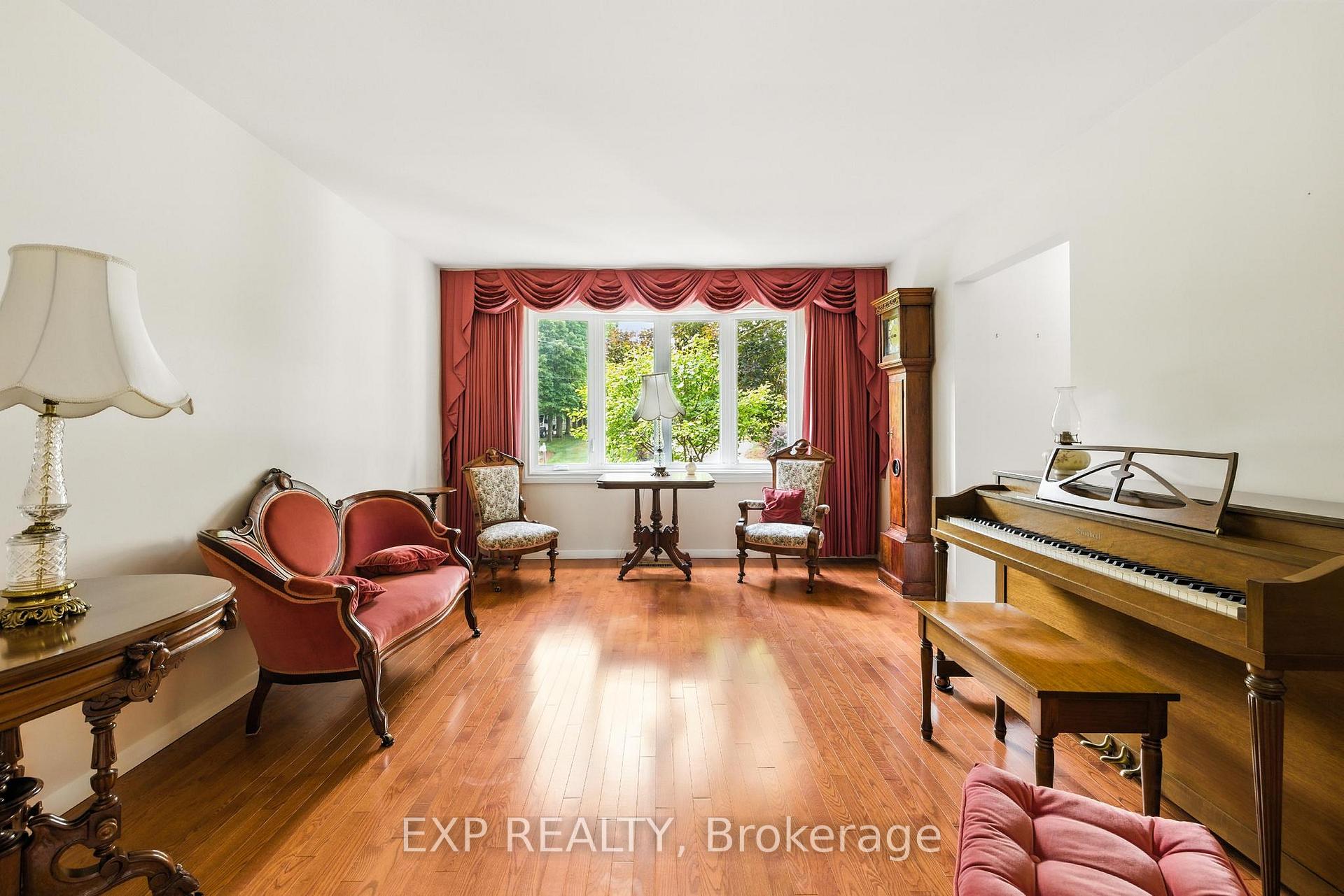 Photo 12 of 36 Marquette Drive, Kitchener — HOMEH