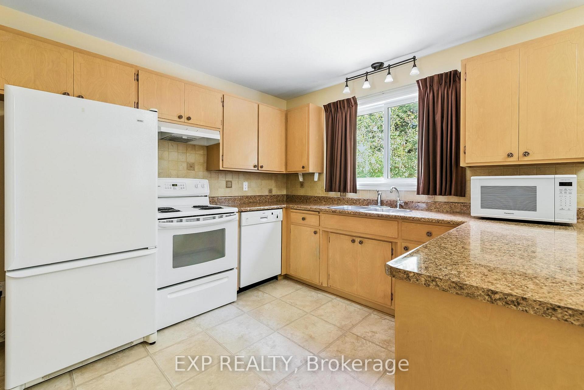 Photo 17 of 36 Marquette Drive, Kitchener — HOMEH