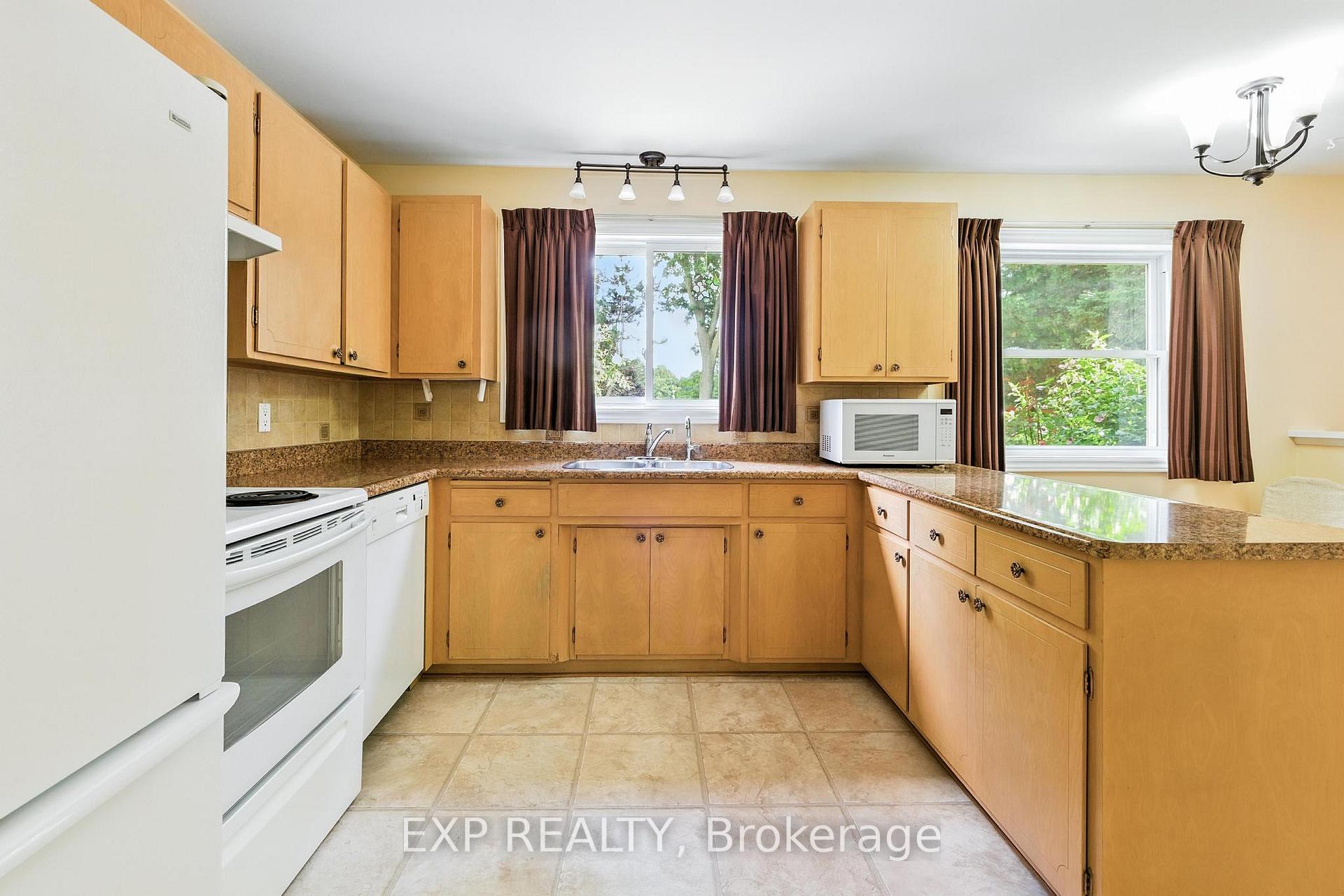 Photo 18 of 36 Marquette Drive, Kitchener — HOMEH