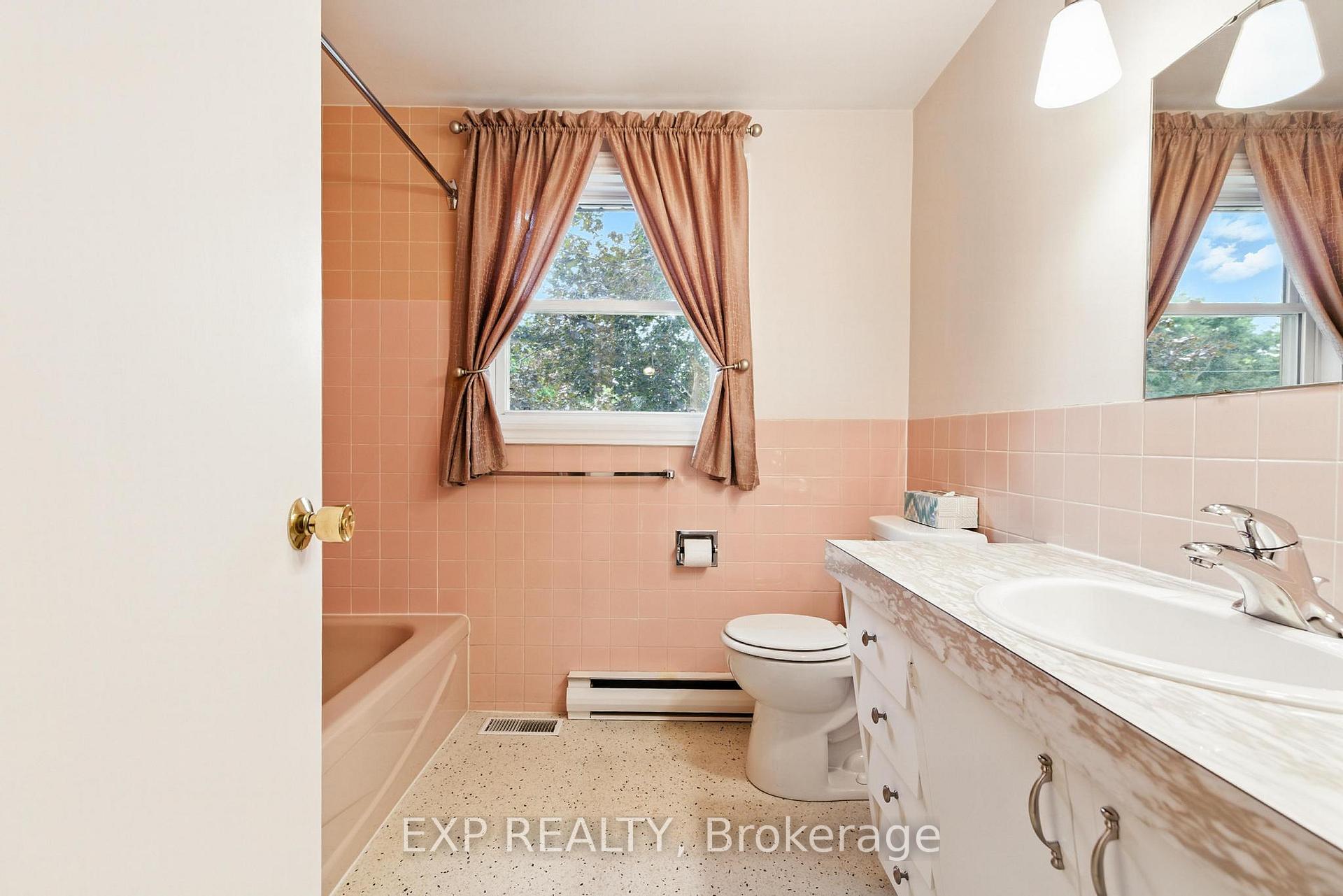 Photo 32 of 36 Marquette Drive, Kitchener — HOMEH