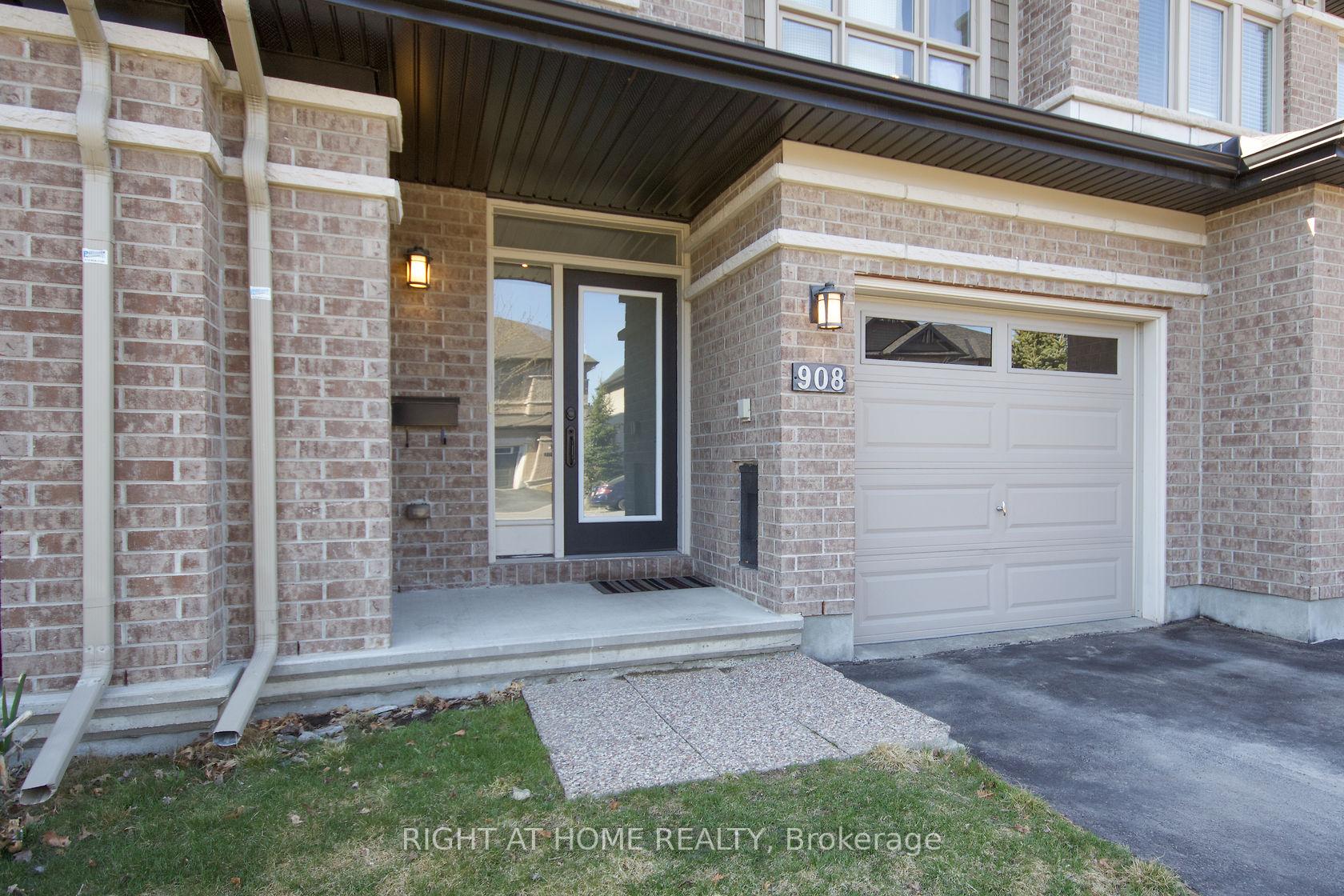 Photo 2 of 908 Fletcher Circle, Ottawa, Kanata - Kanata Lakes/Heritage Hills — HOMEH
