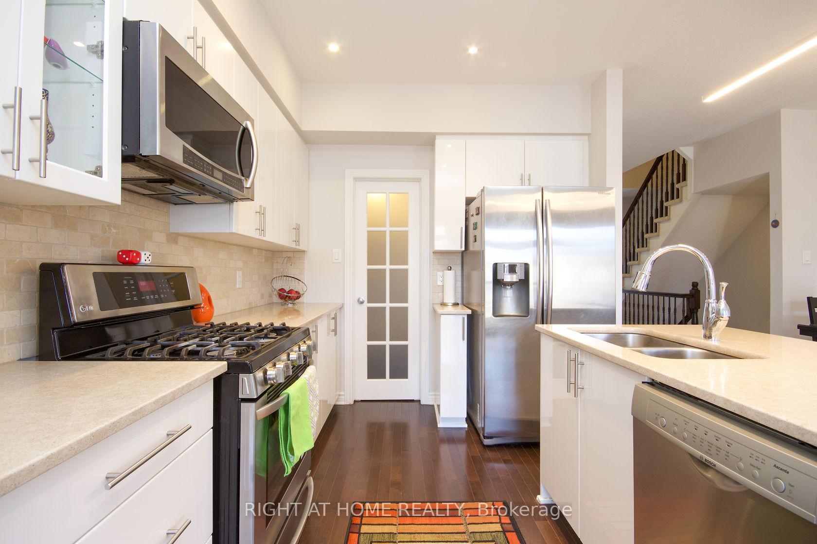 Photo 11 of 908 Fletcher Circle, Ottawa, Kanata - Kanata Lakes/Heritage Hills — HOMEH