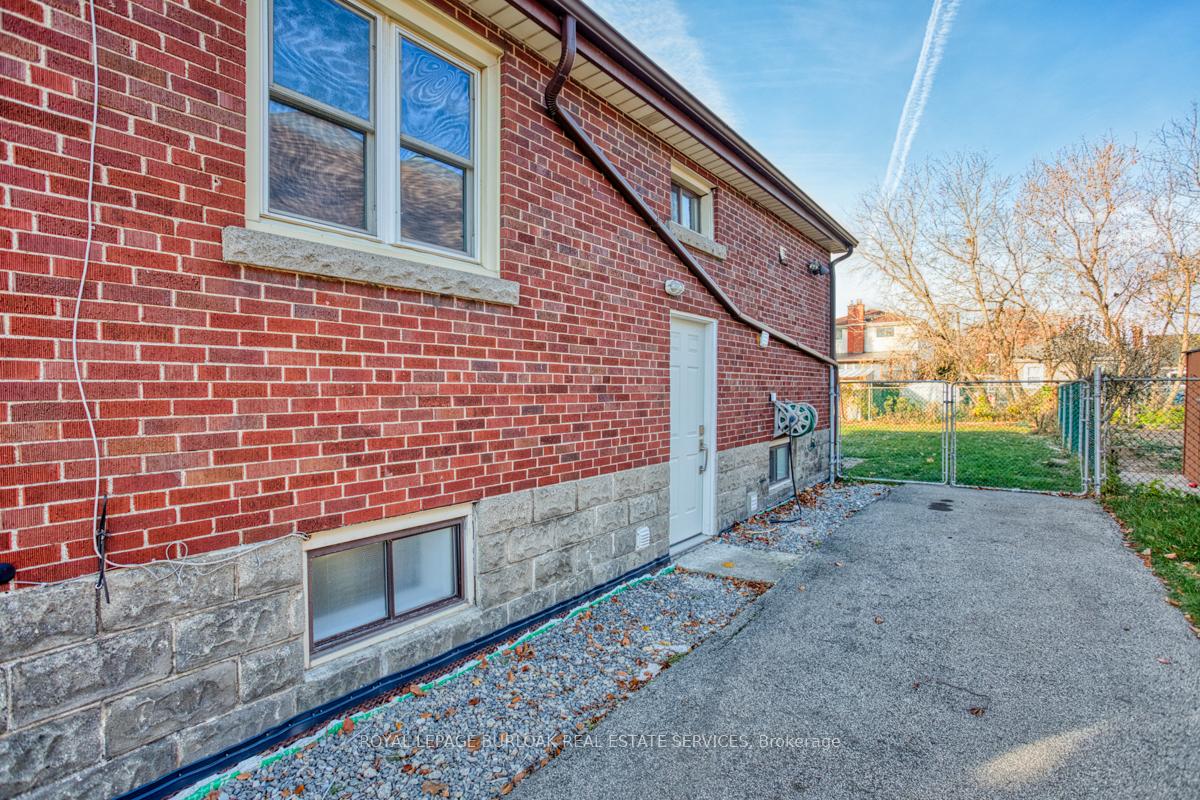 Photo 5 of Unit A, 338 Upper Gage Avenue, Hamilton, Raleigh — HOMEH