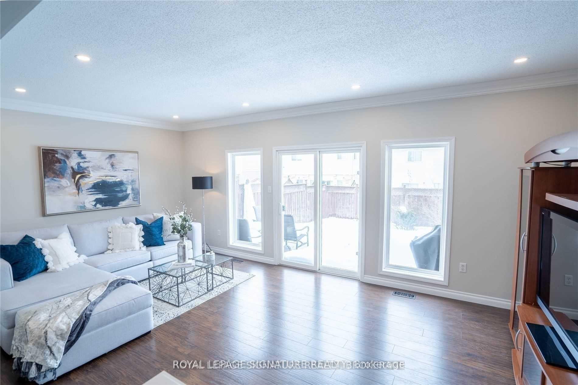 Photo 12 of 390 Sienna Crescent, Kitchener — HOMEH