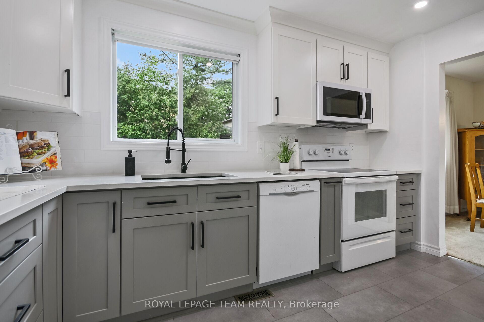 Photo 3 of 22 Hewitt Way, Ottawa, Kanata - Katimavik — HOMEH