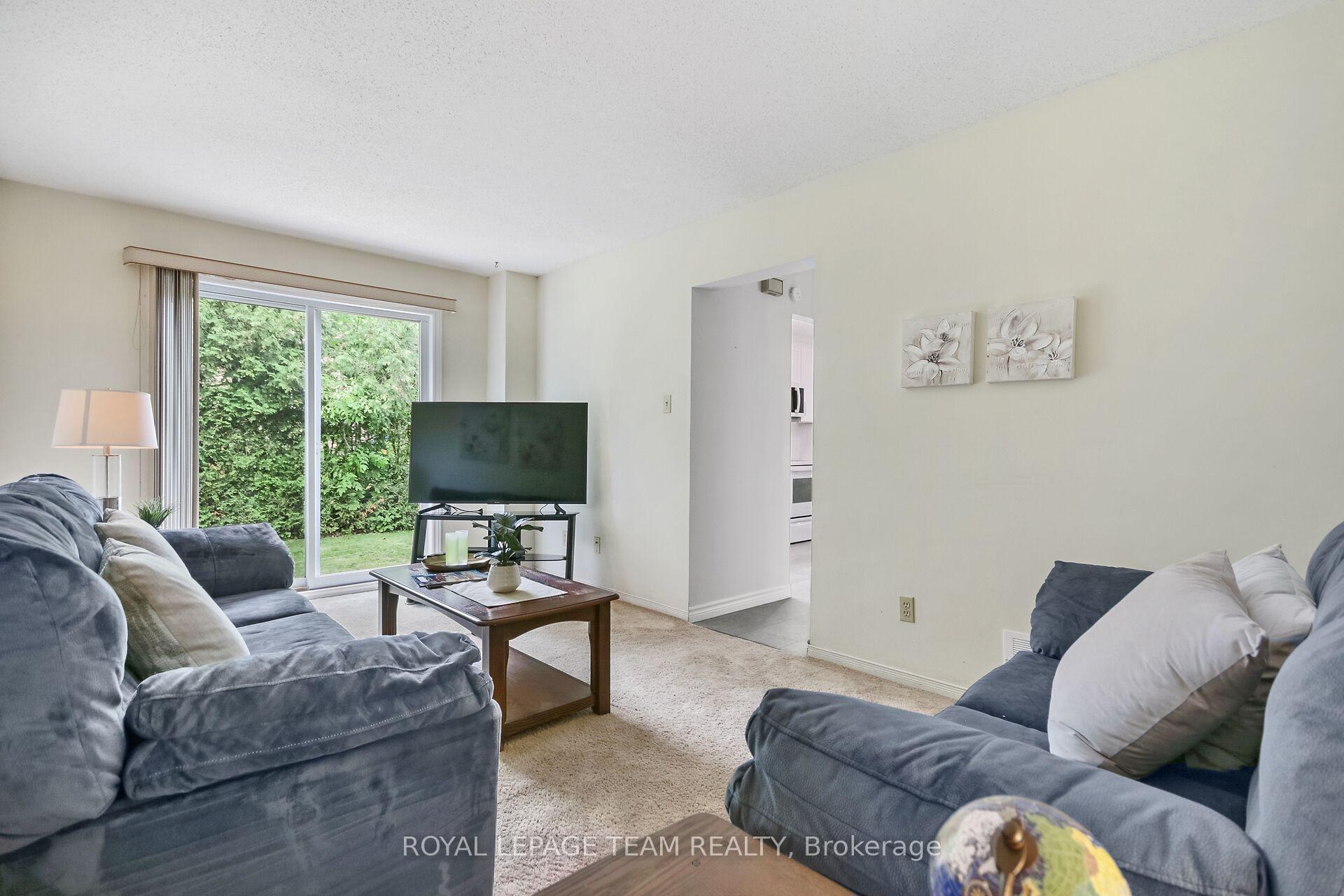 Photo 4 of 22 Hewitt Way, Ottawa, Kanata - Katimavik — HOMEH