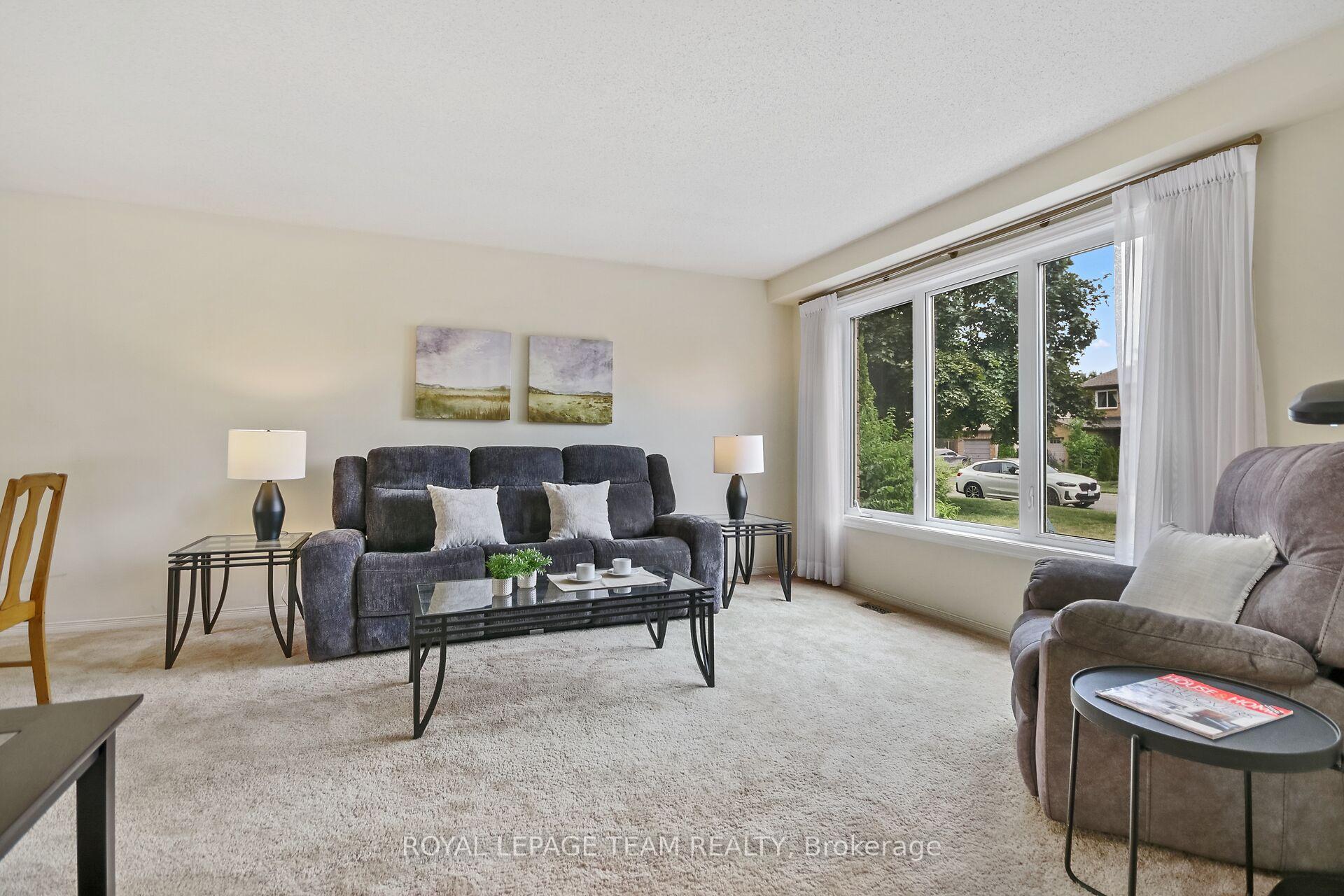 Photo 11 of 22 Hewitt Way, Ottawa, Kanata - Katimavik — HOMEH