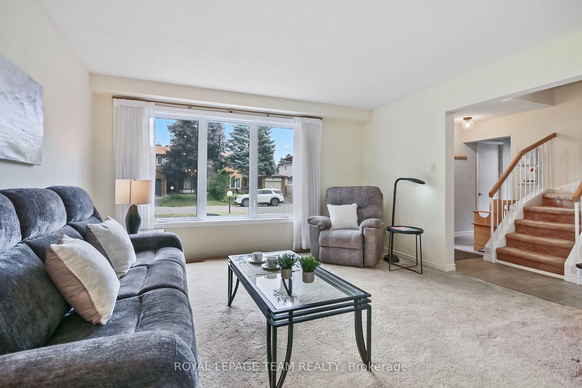 Photo 12 of 22 Hewitt Way, Ottawa, Kanata - Katimavik — HOMEH
