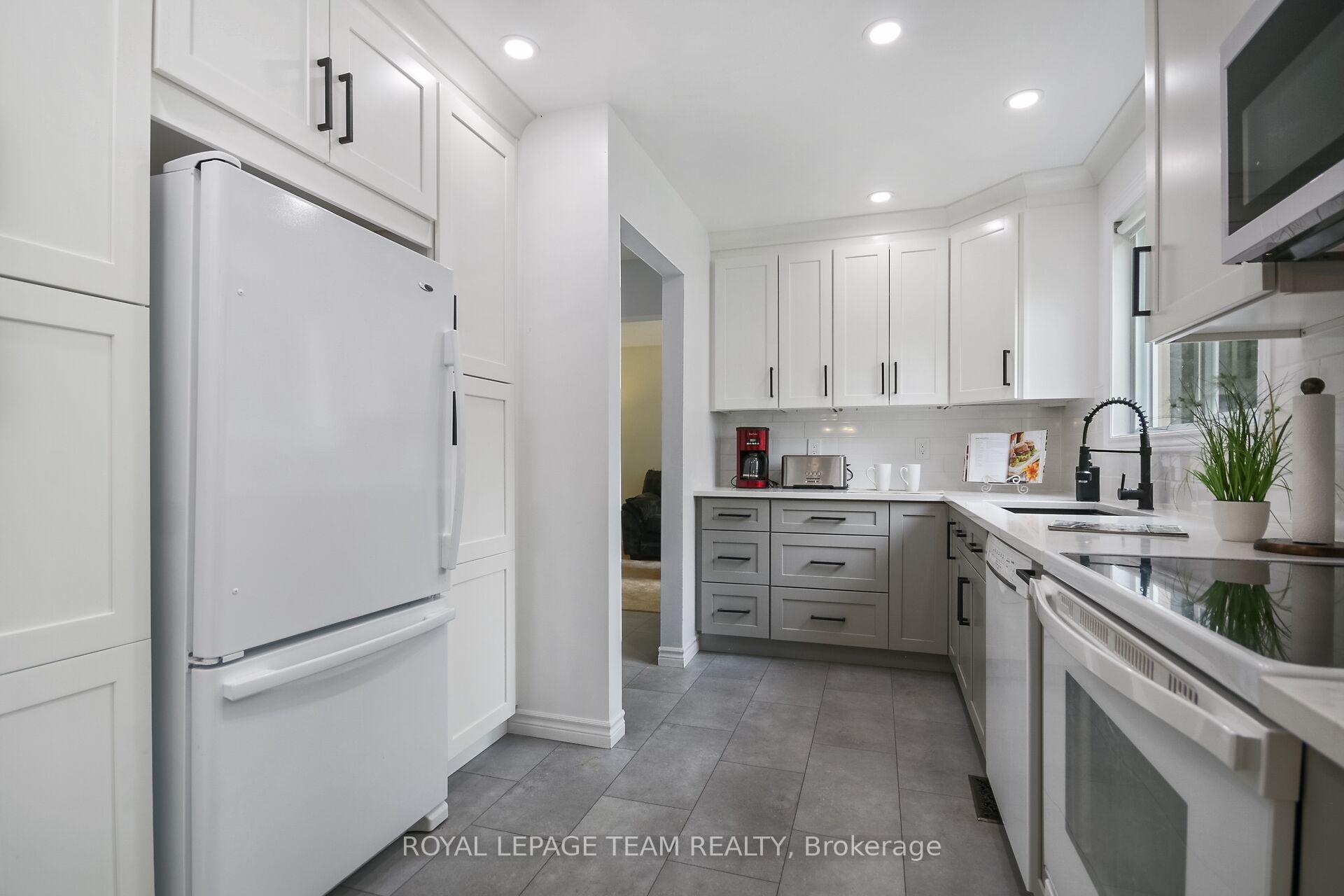 Photo 16 of 22 Hewitt Way, Ottawa, Kanata - Katimavik — HOMEH