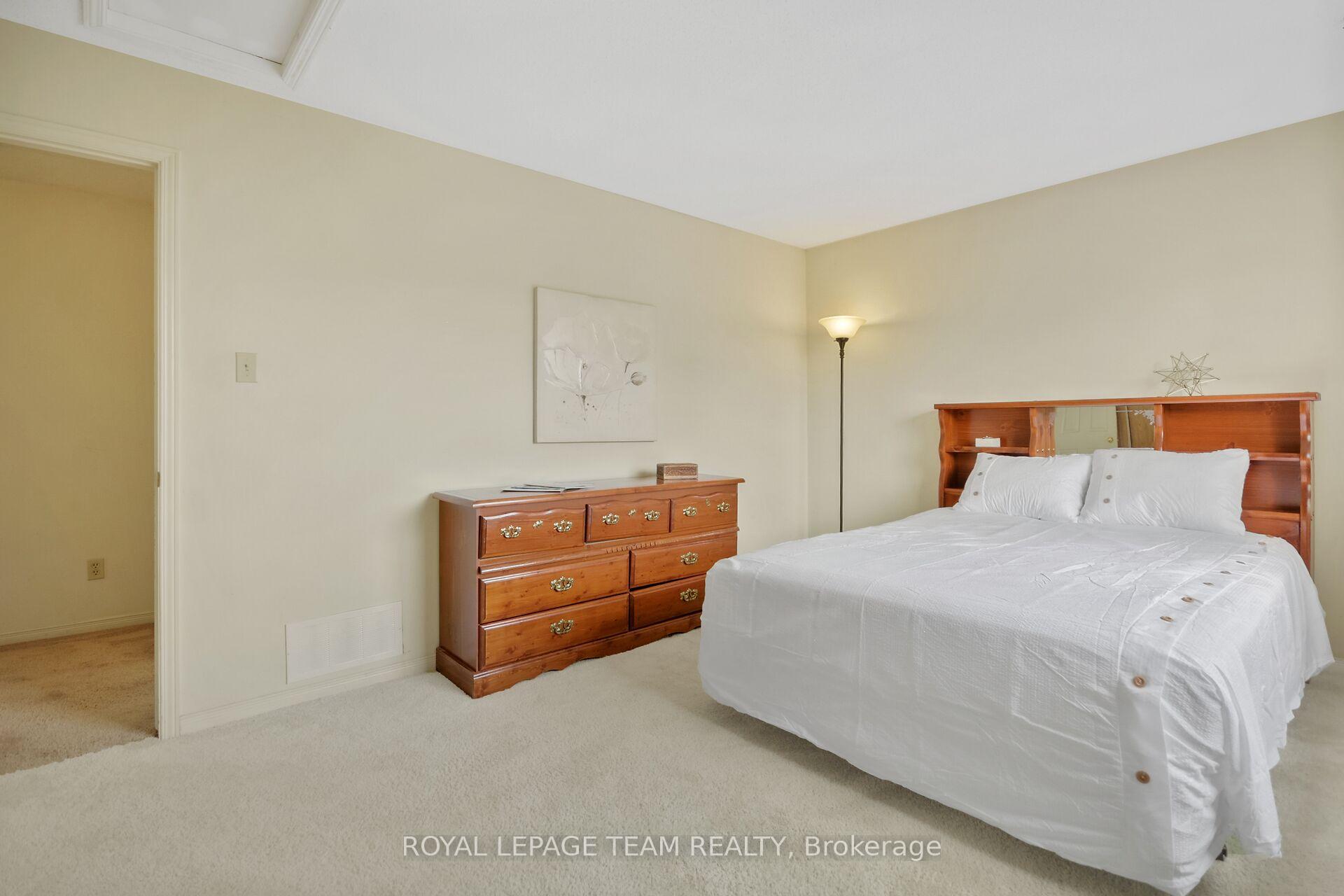 Photo 31 of 22 Hewitt Way, Ottawa, Kanata - Katimavik — HOMEH