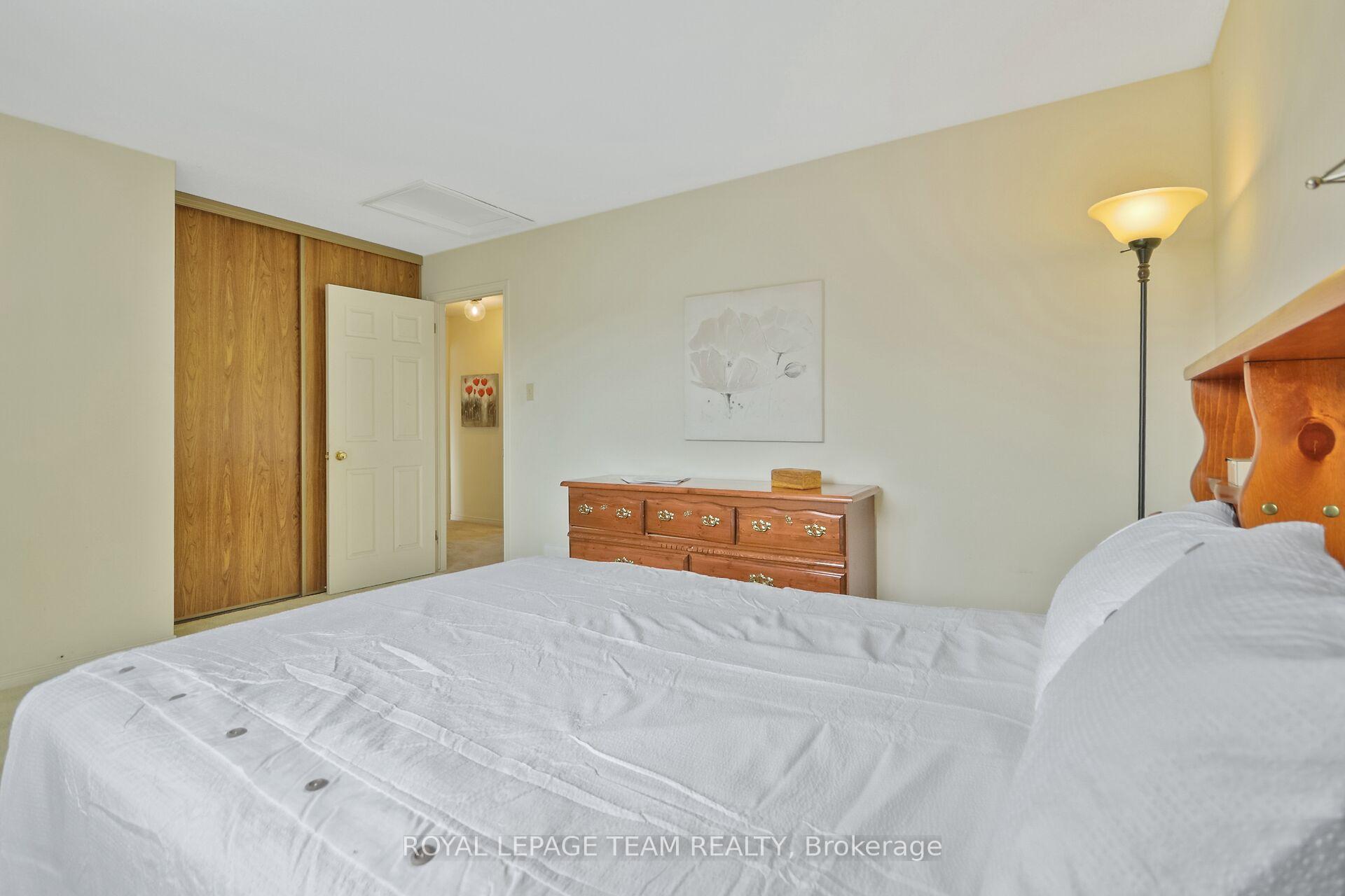 Photo 32 of 22 Hewitt Way, Ottawa, Kanata - Katimavik — HOMEH