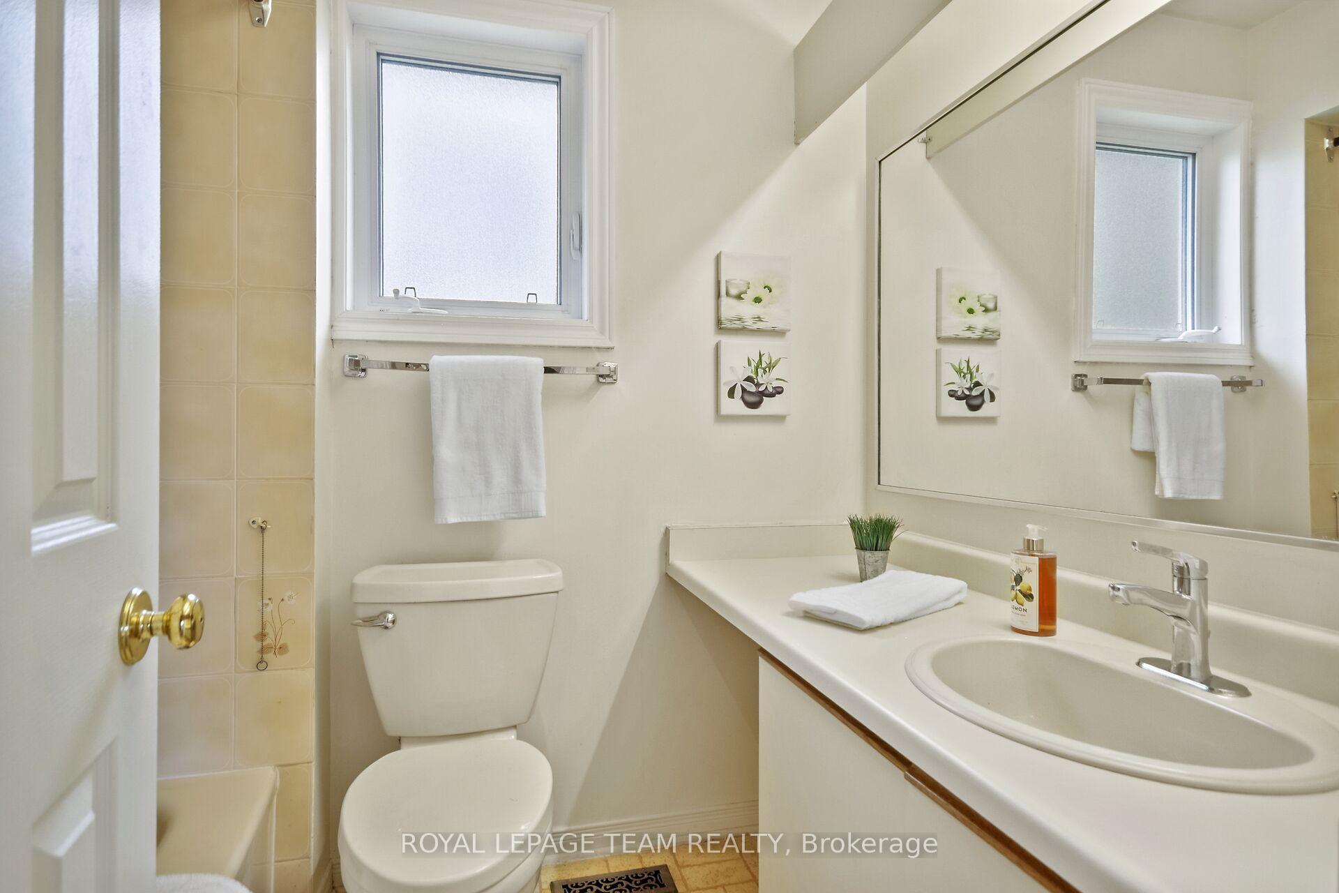Photo 36 of 22 Hewitt Way, Ottawa, Kanata - Katimavik — HOMEH