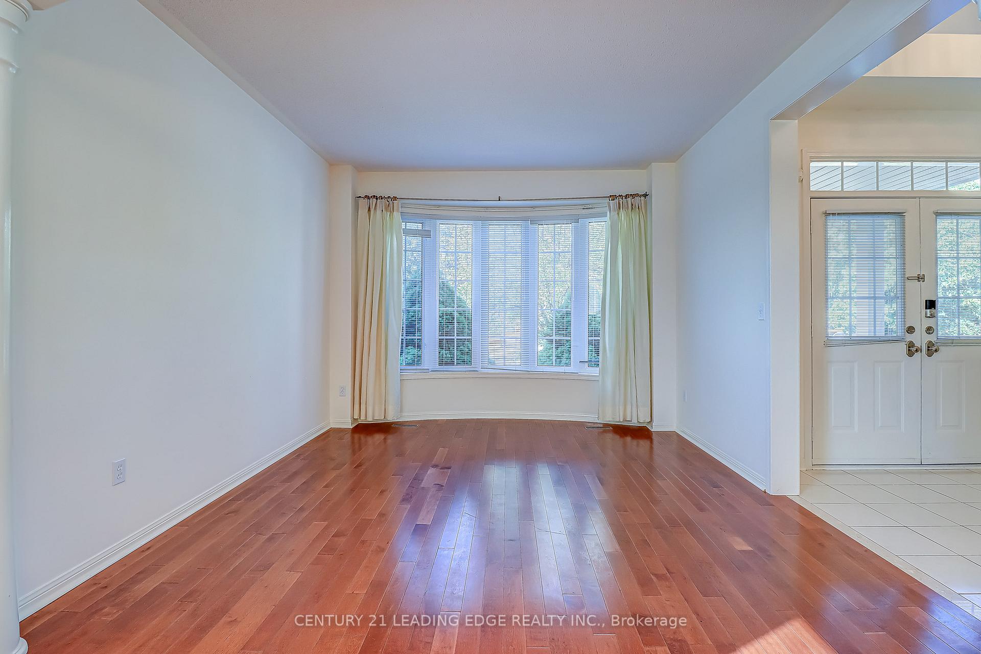 Photo 5 of 37 Wiltshire Drive, Markham, Berczy — HOMEH