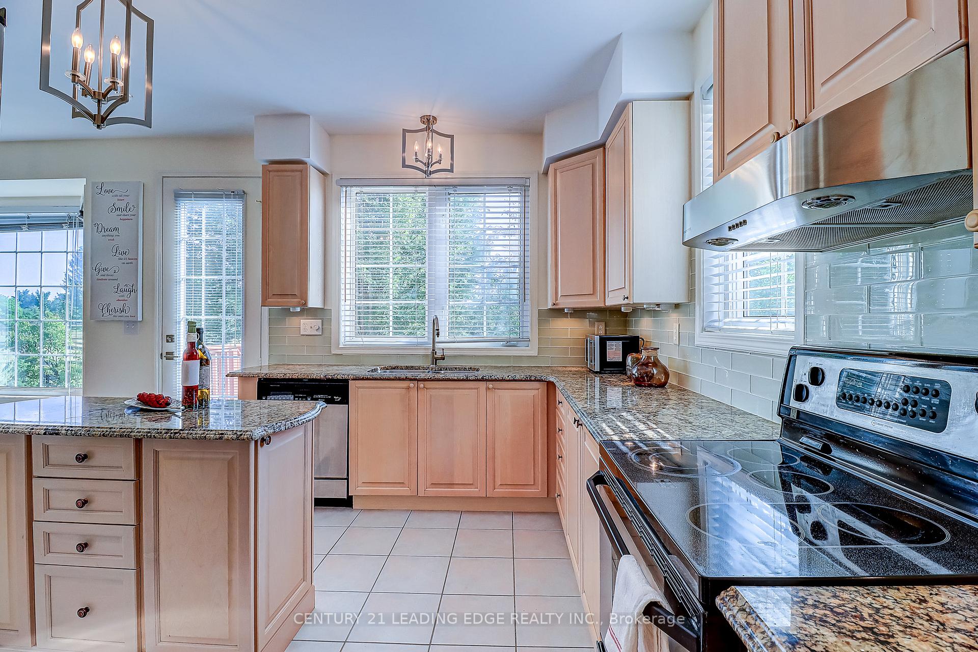 Photo 10 of 37 Wiltshire Drive, Markham, Berczy — HOMEH