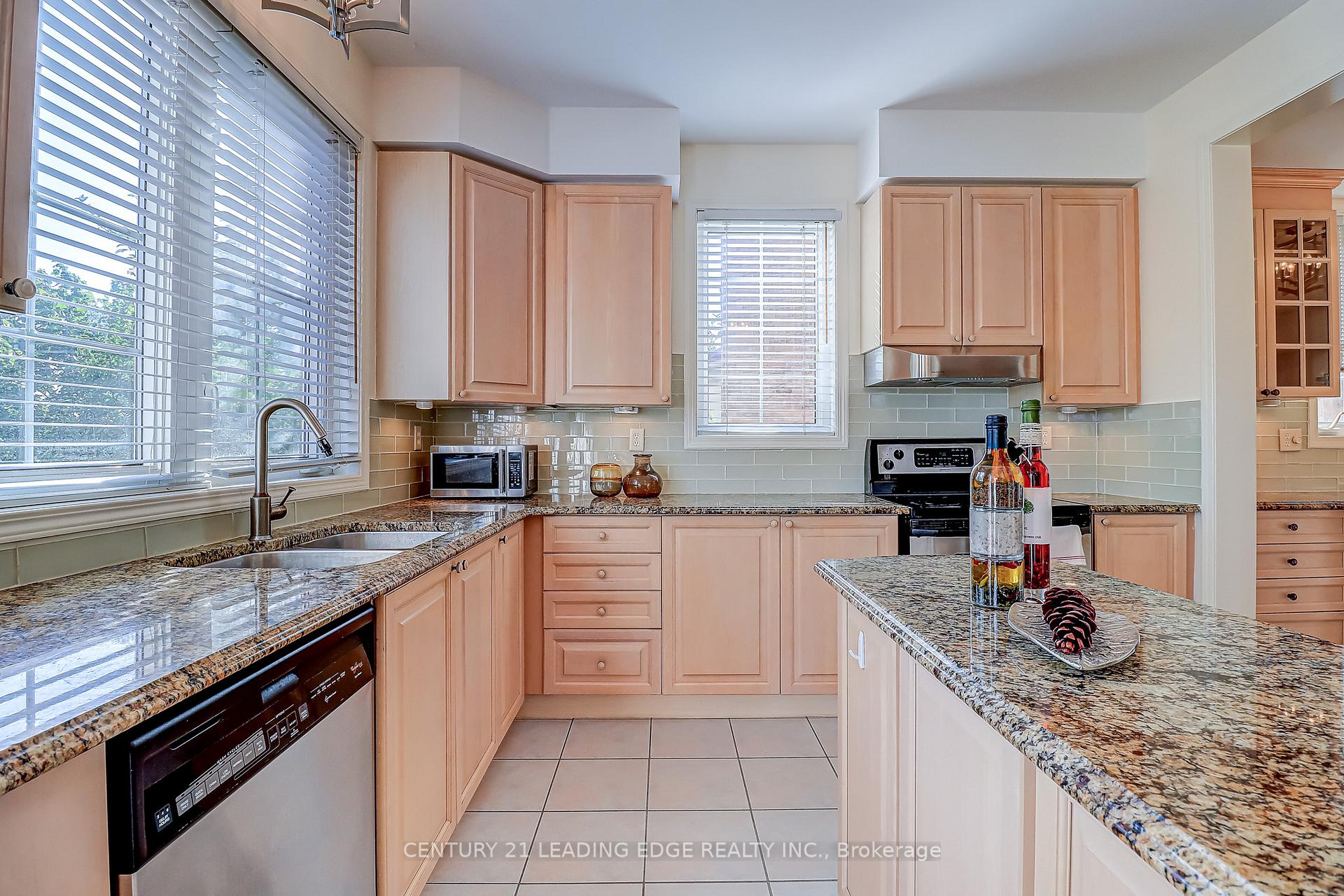 Photo 19 of 37 Wiltshire Drive, Markham, Berczy — HOMEH
