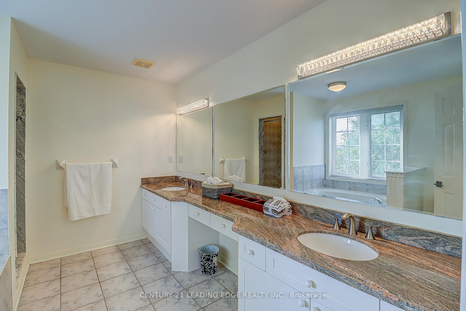 Photo 25 of 37 Wiltshire Drive, Markham, Berczy — HOMEH