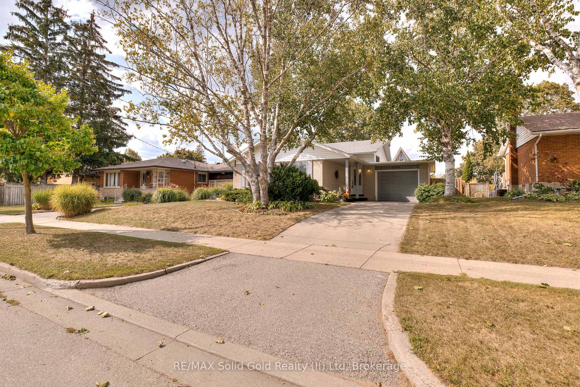 Photo 2 of 232 Kenneth Avenue, Kitchener — HOMEH