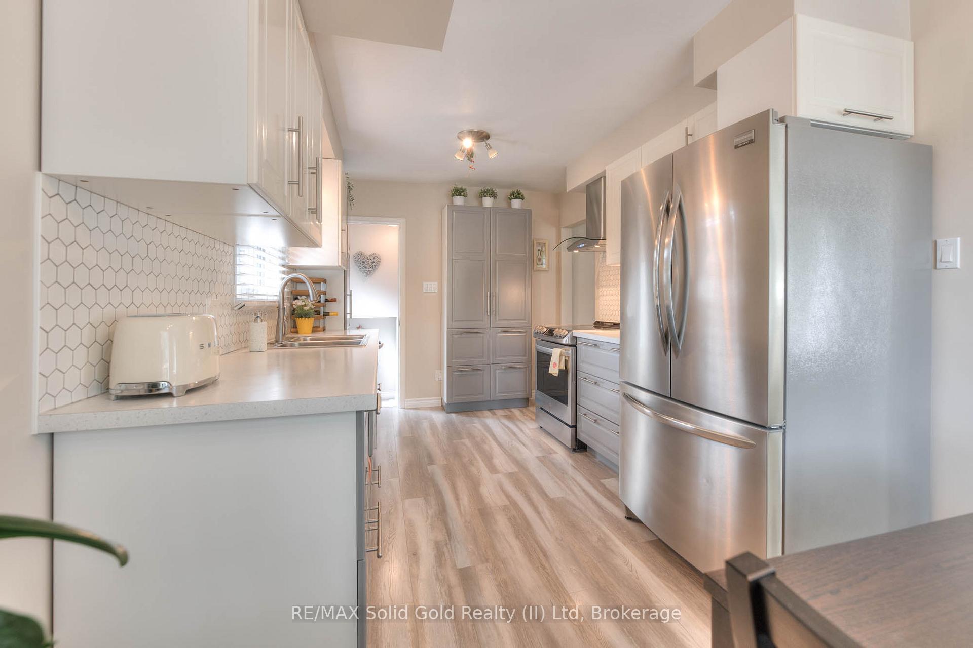 Photo 10 of 232 Kenneth Avenue, Kitchener — HOMEH