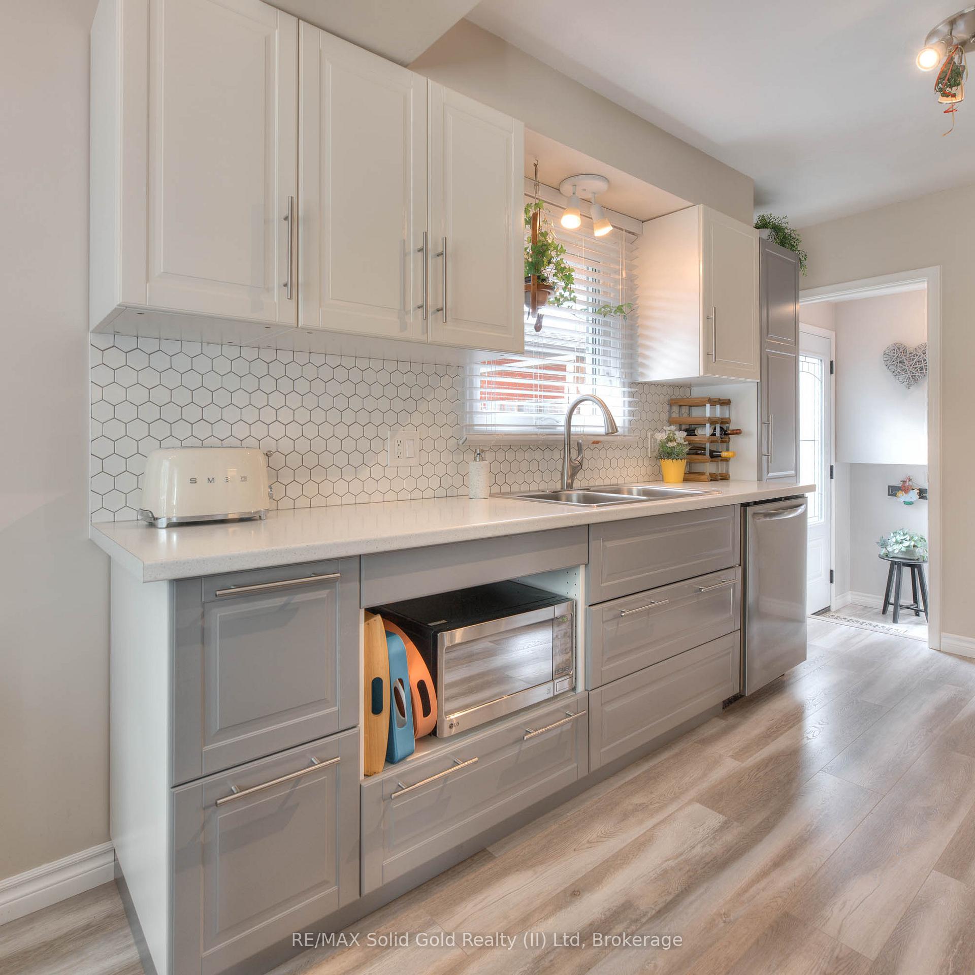 Photo 11 of 232 Kenneth Avenue, Kitchener — HOMEH